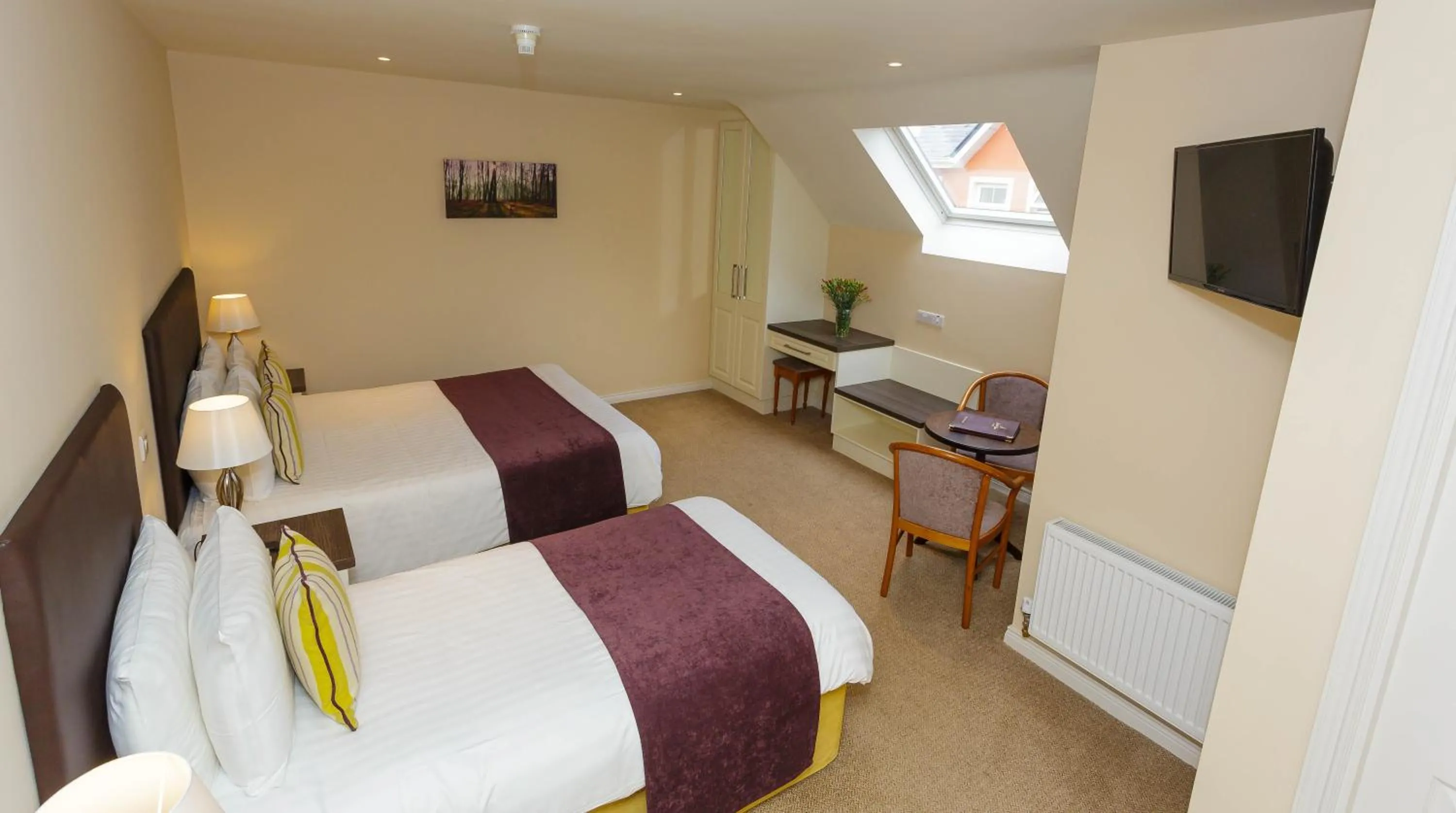 Bedroom, Bed in Ashville House