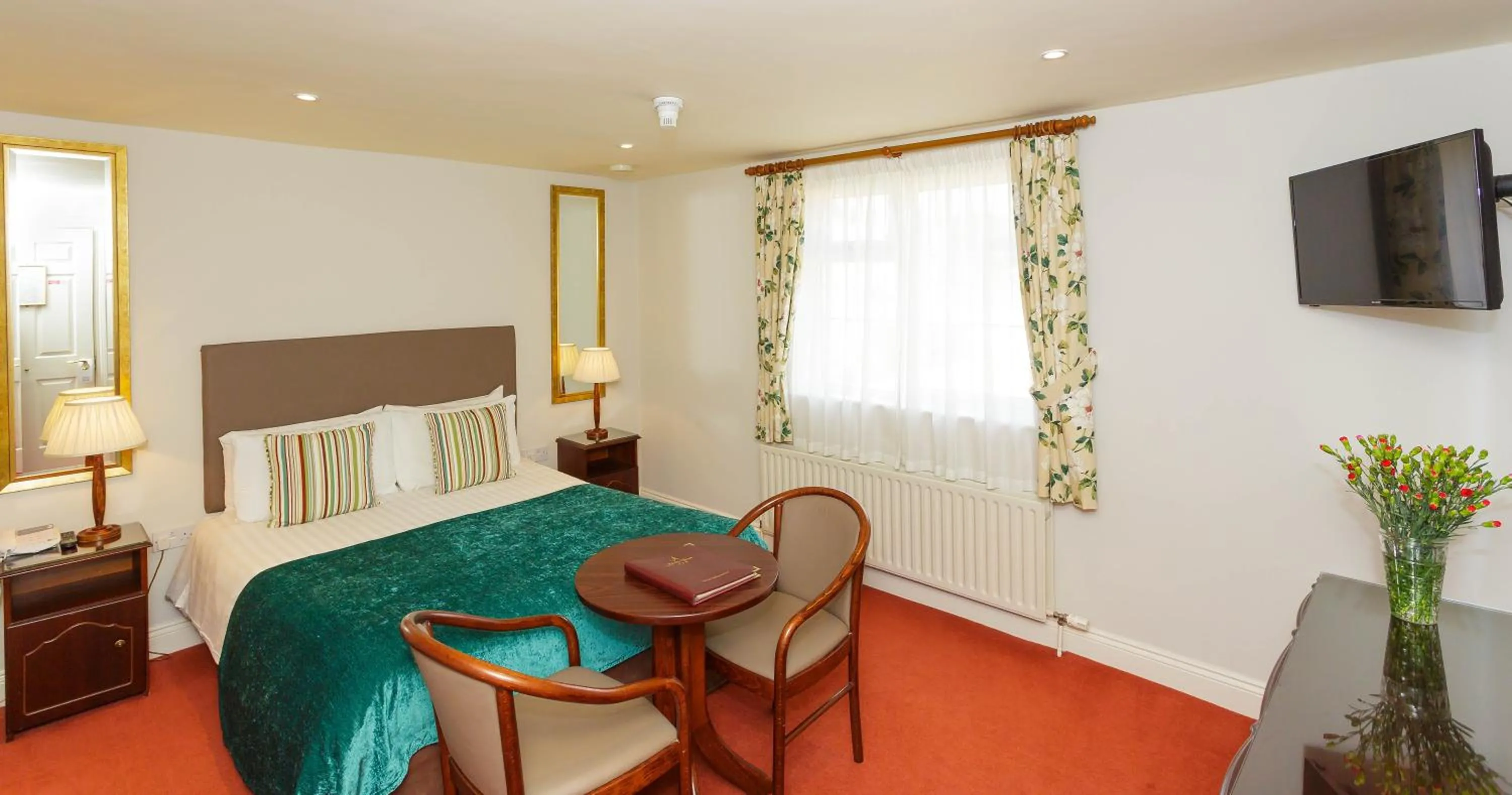 Bedroom, Bed in Ashville House