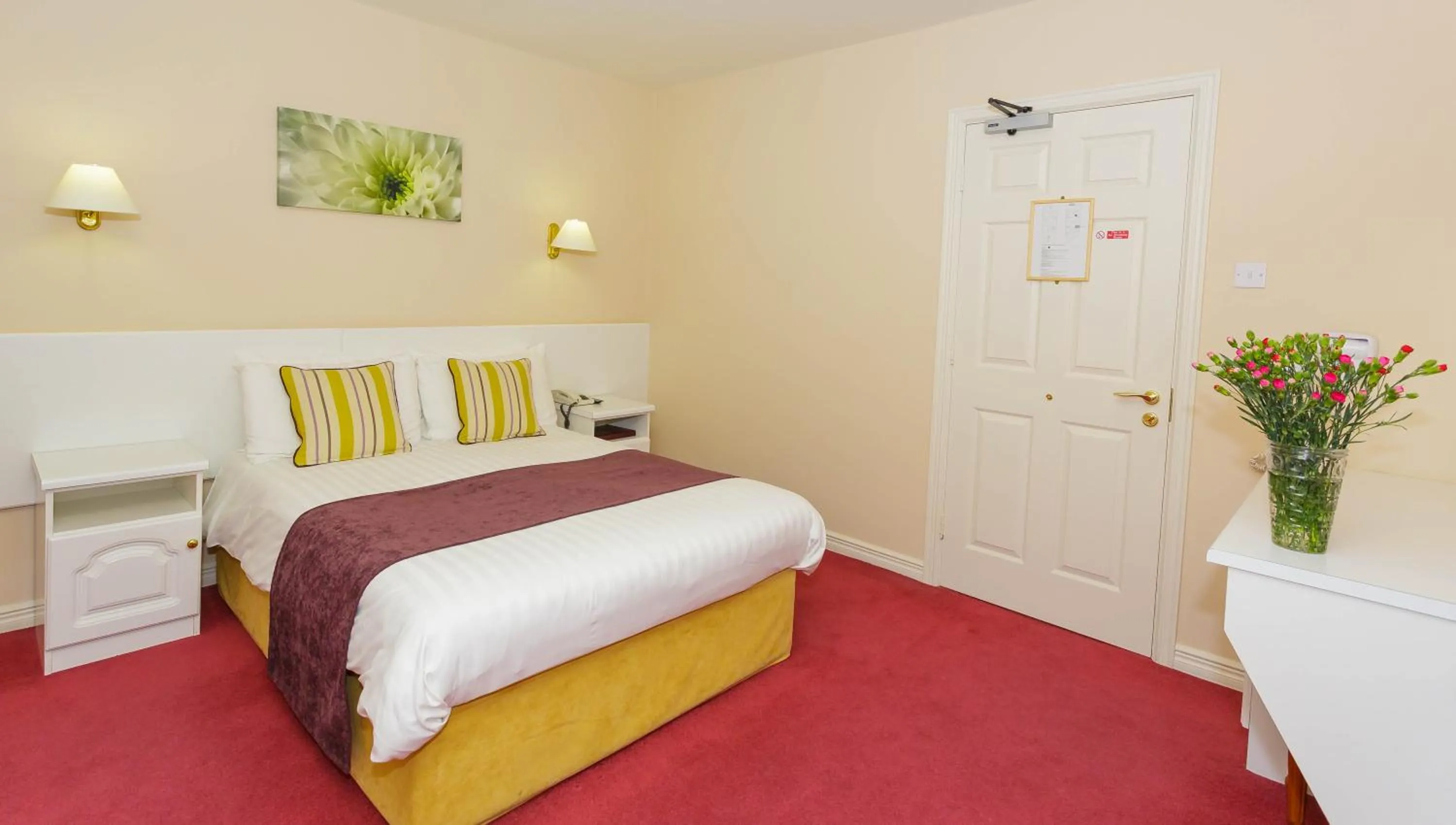Photo of the whole room, Bed in Ashville House