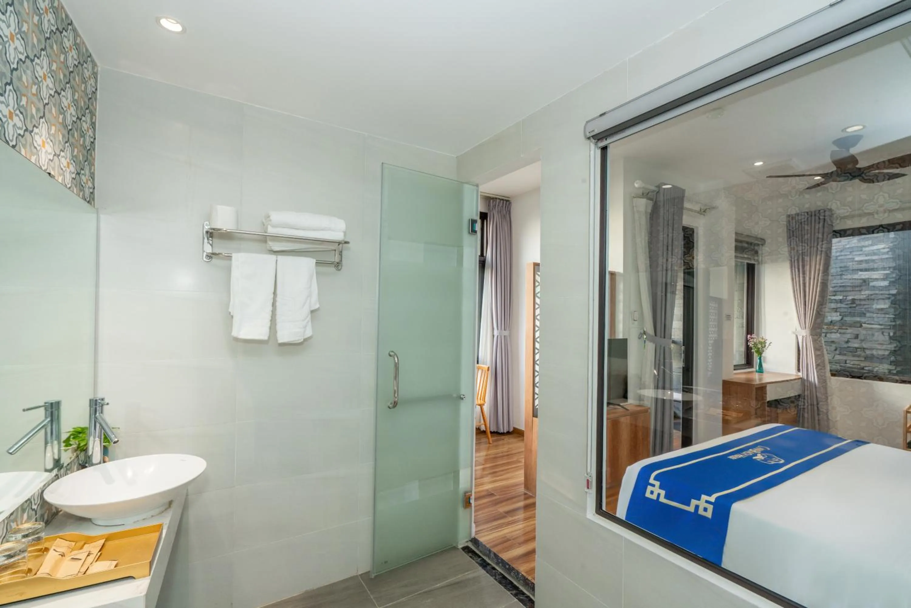 Bathroom, Bed in Cani Beach House