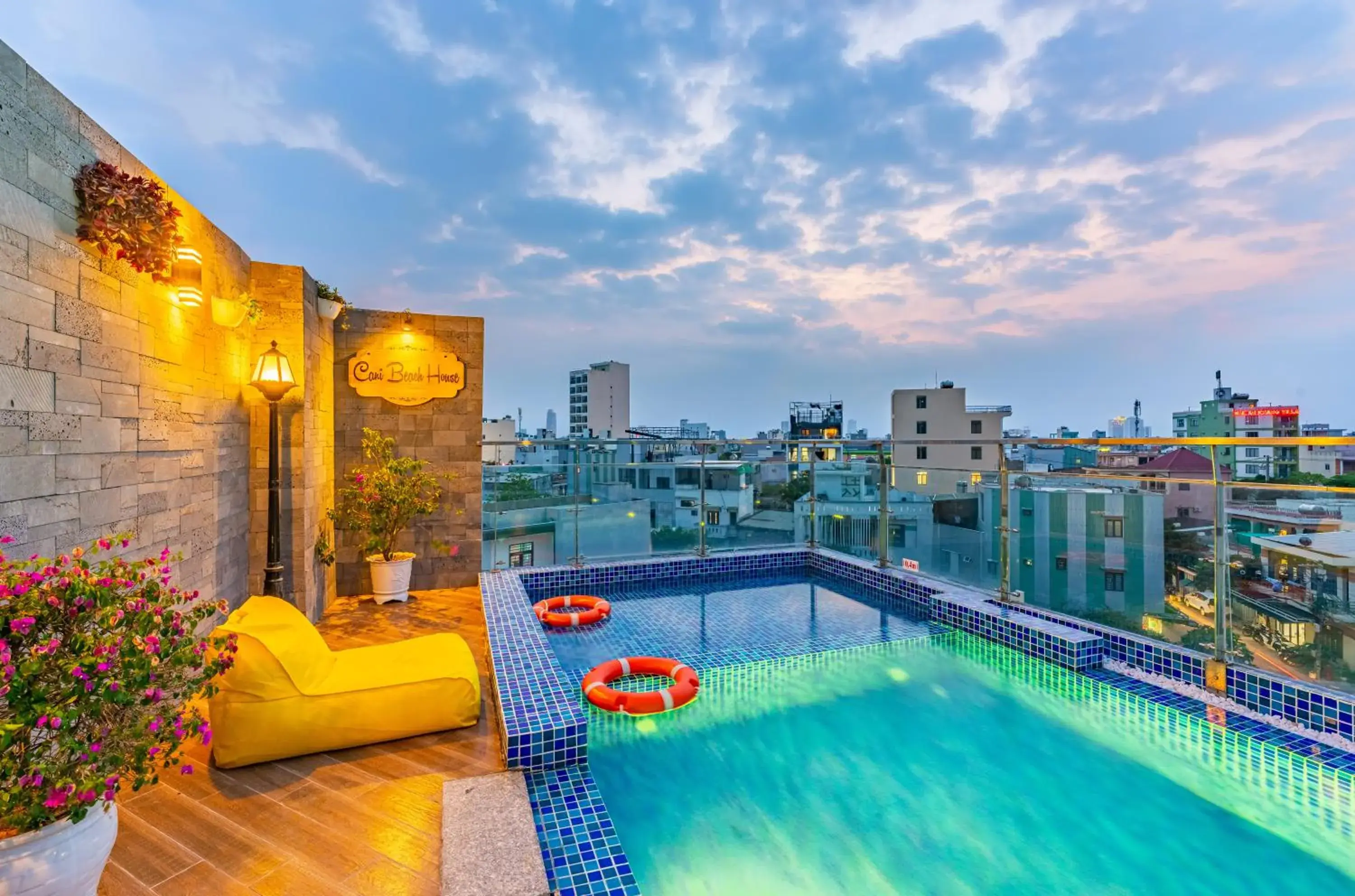 Swimming pool in Cani Beach House Swimming pool in Cani Beach House