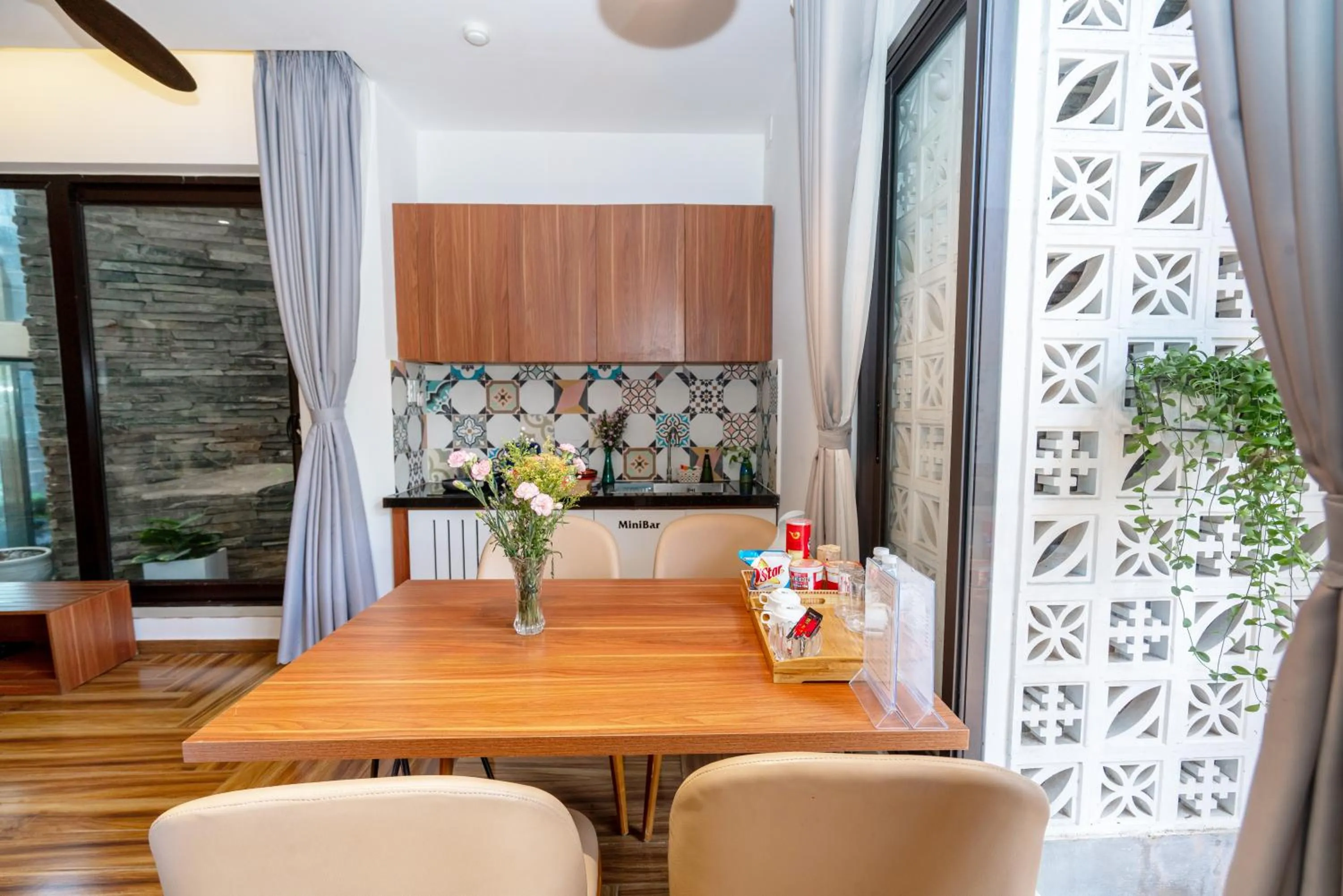 Meals in Cani Beach House