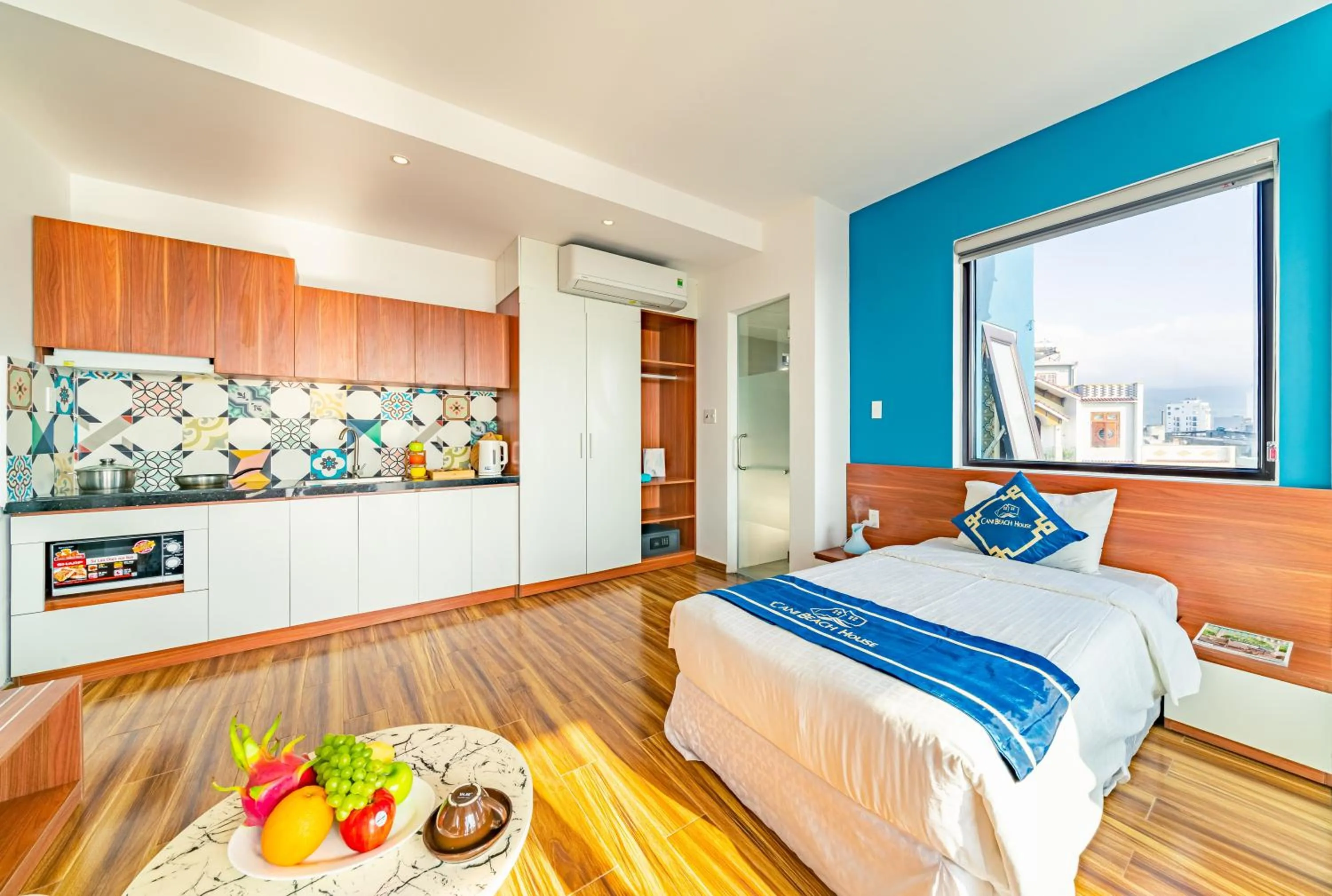 Kitchen or kitchenette, Bed in Cani Beach House