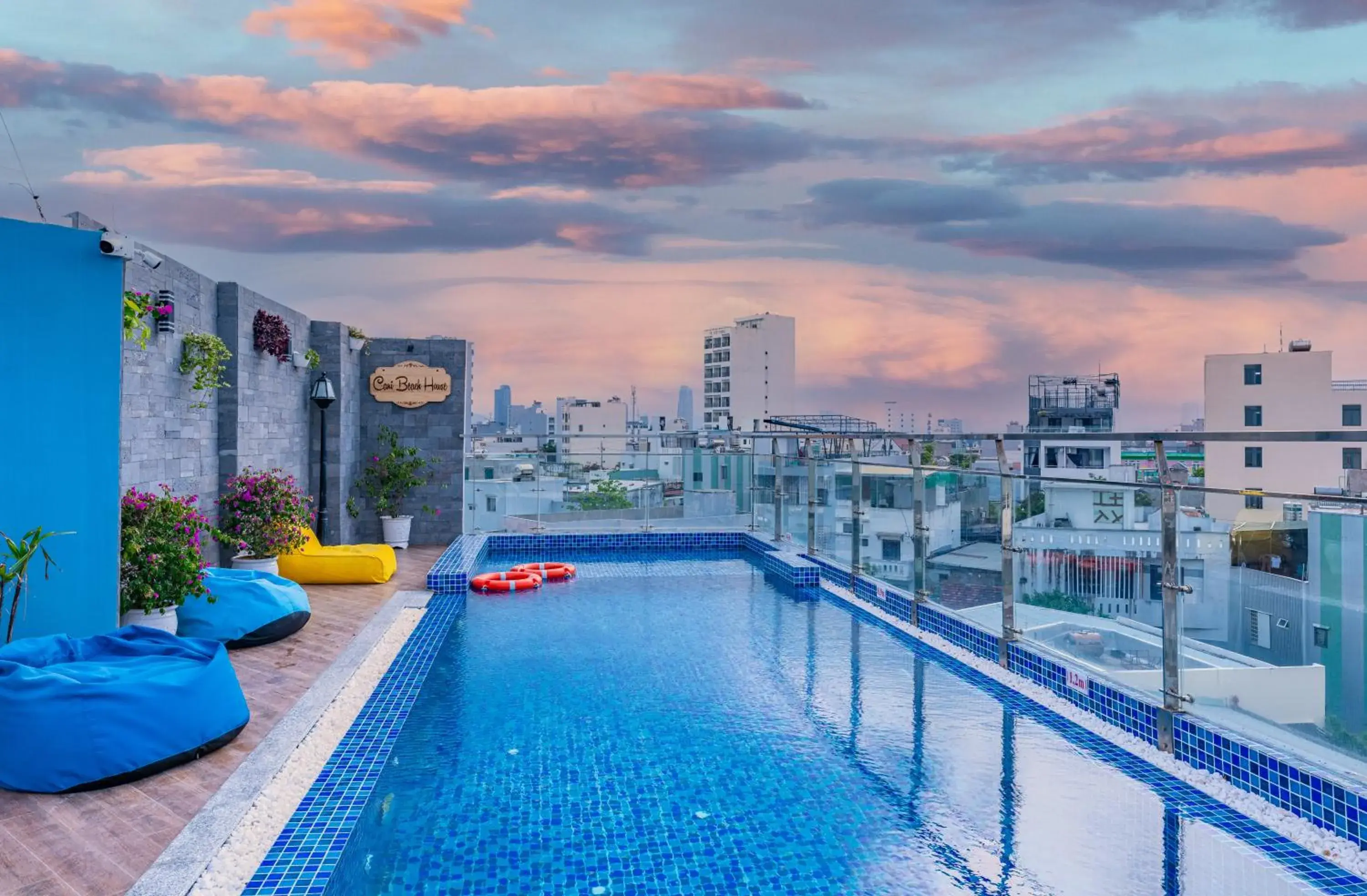 Swimming pool in Cani Beach House Swimming pool in Cani Beach House
