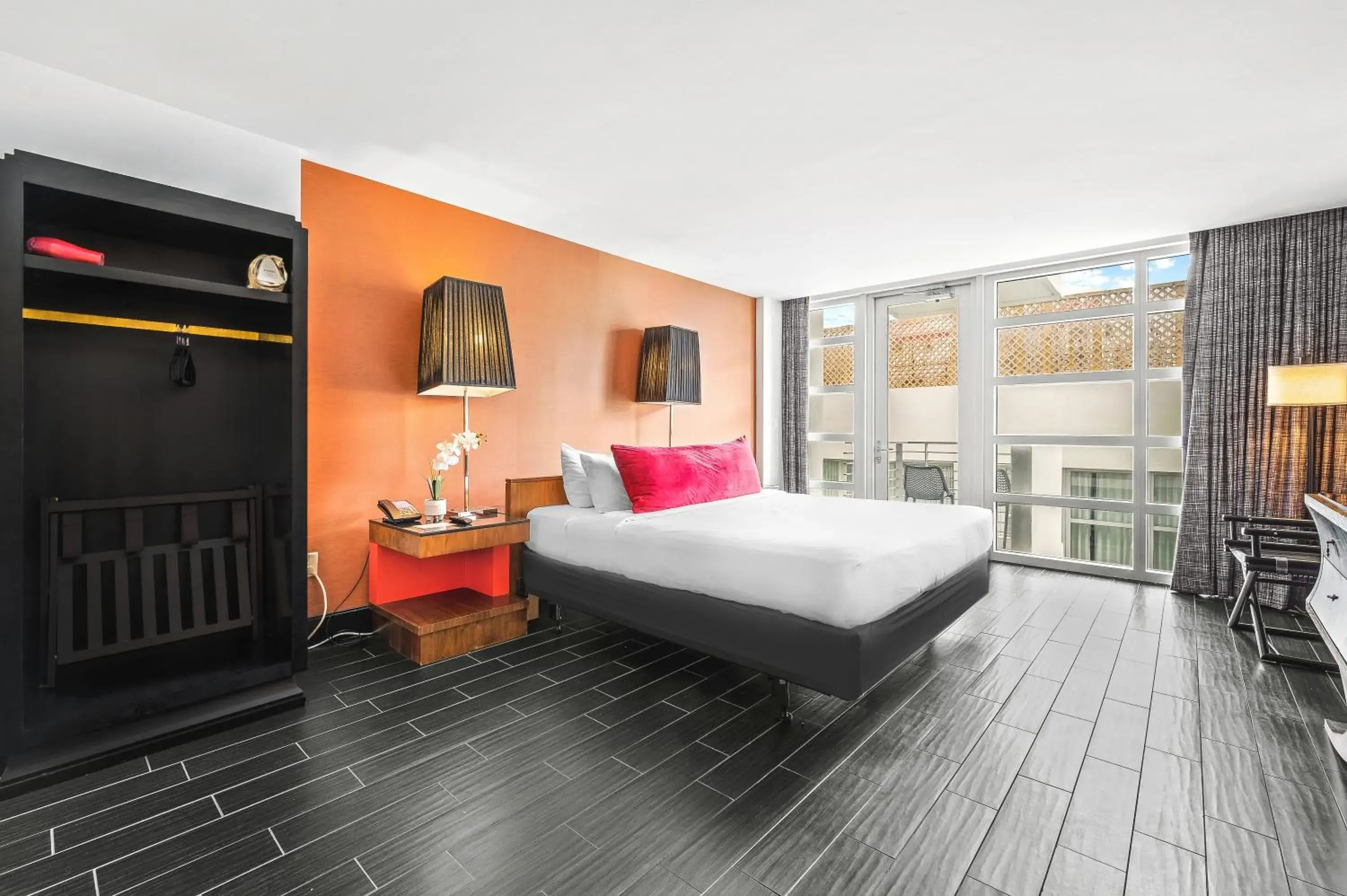 Deluxe King Room with Balcony in The Fairwind Hotel Deluxe King Room with Balcony in The Fairwind Hotel