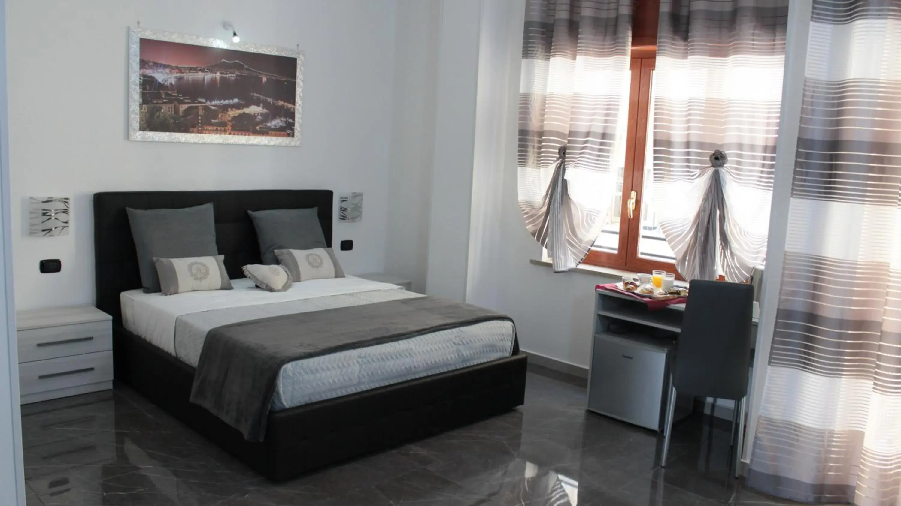 Quadruple Room with Private Bathroom in B&B Napoli La Perla Quadruple Room with Private Bathroom in B&B Napoli La Perla