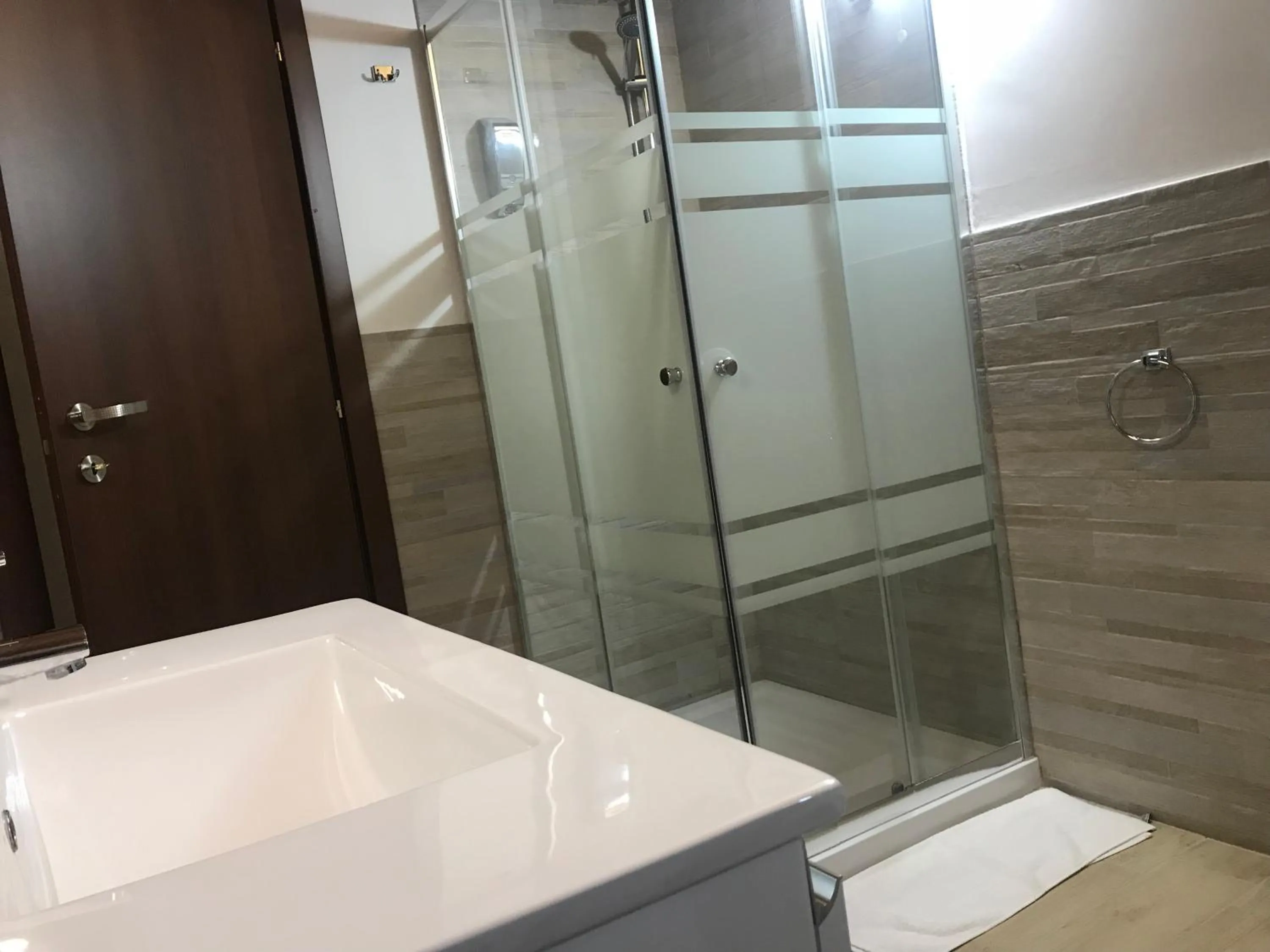 Shower in B&B Le Mansarde