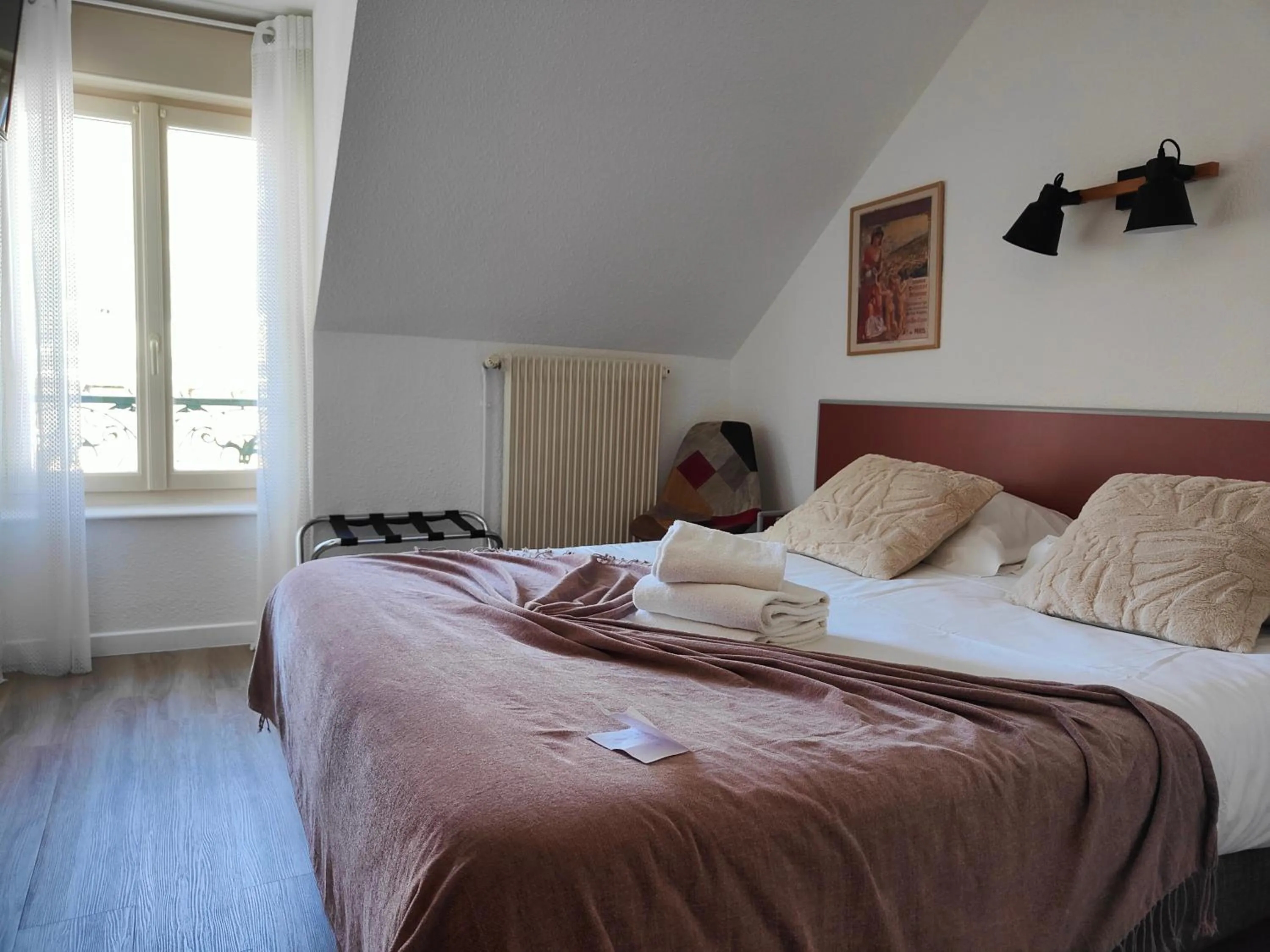 Photo of the whole room, Bed in Hotel Au Val Doré