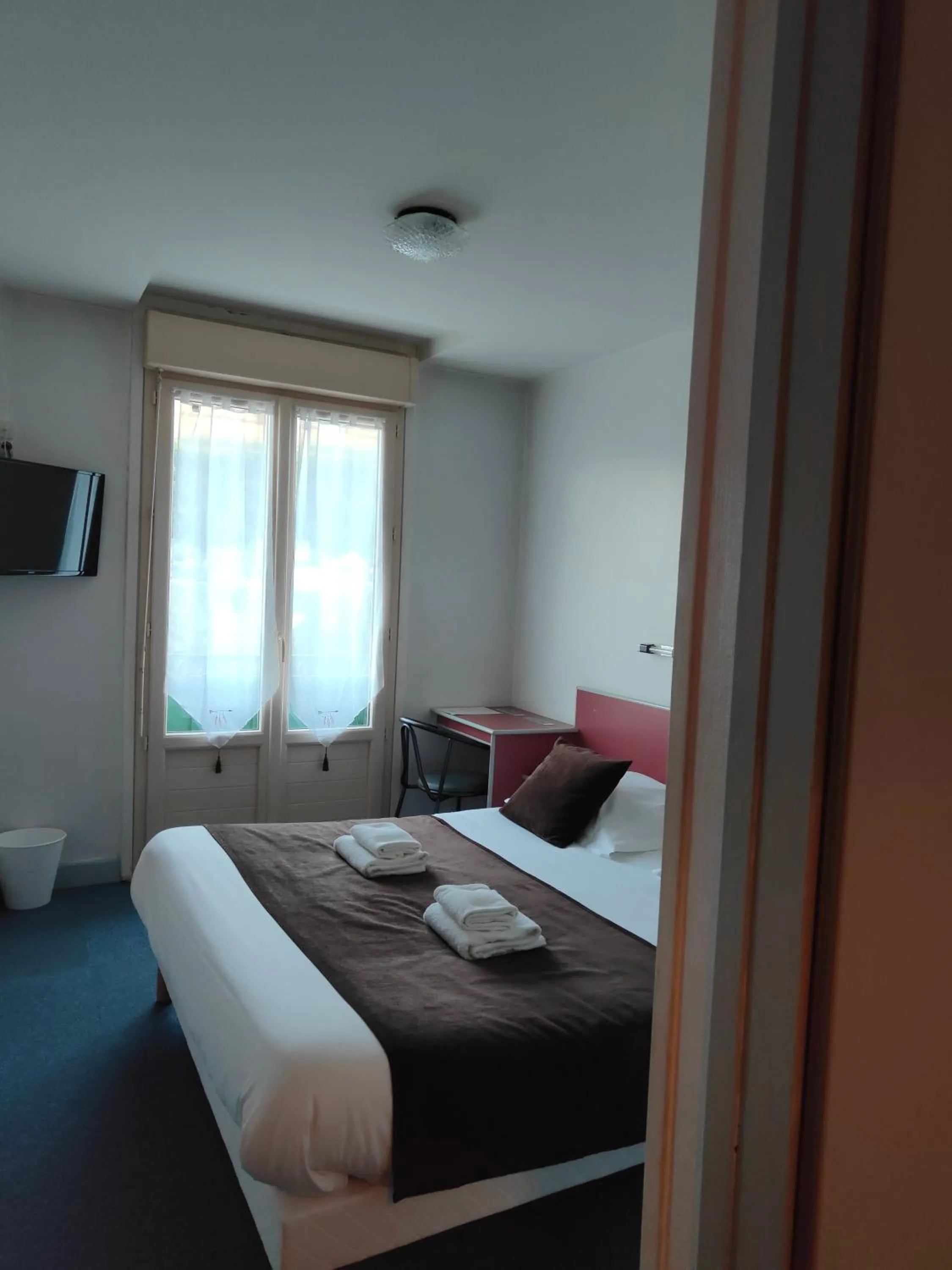 Photo of the whole room, Bed in Hotel Au Val Doré