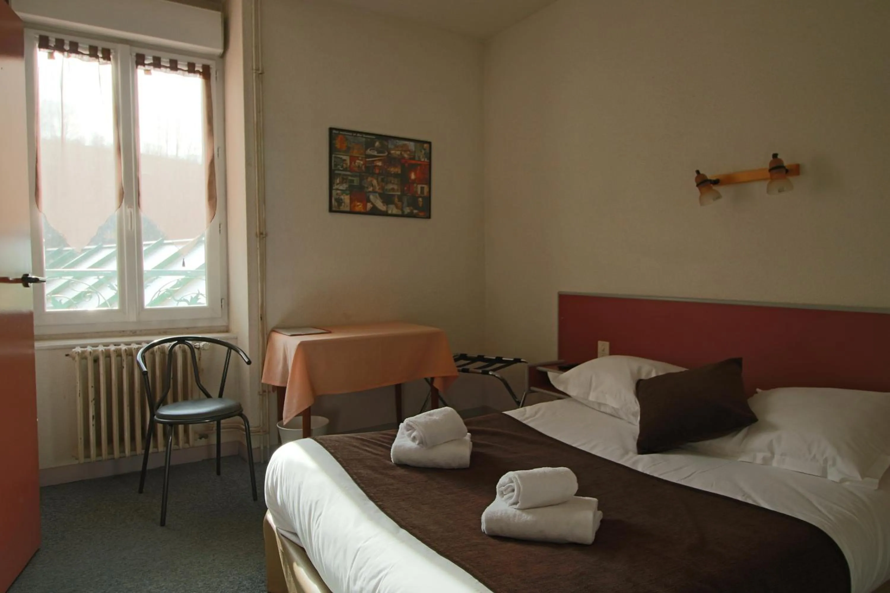 Photo of the whole room, Bed in Hotel Au Val Doré