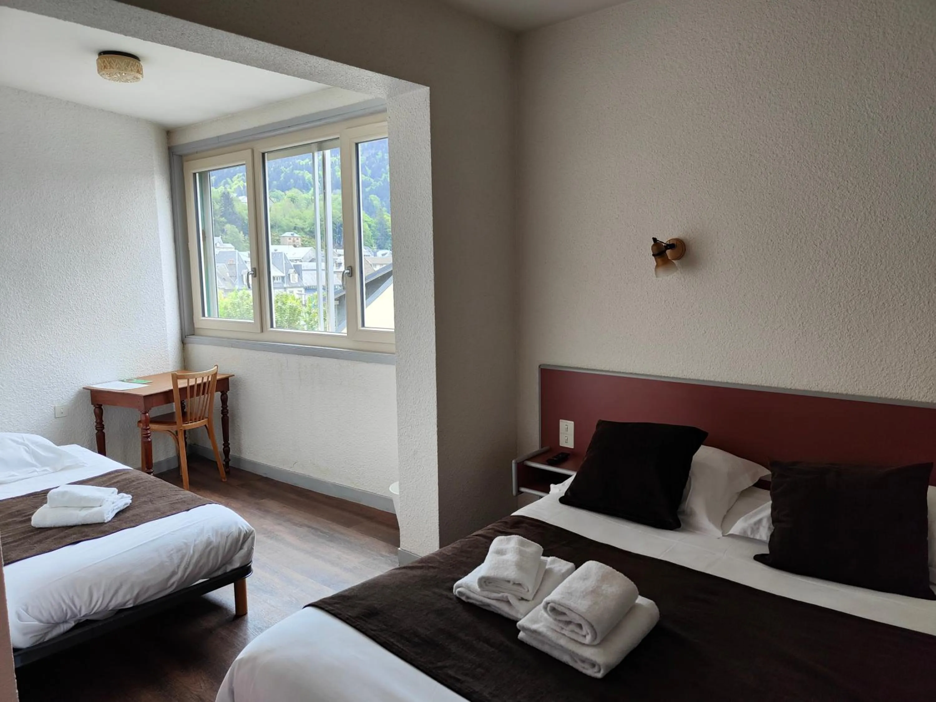 Photo of the whole room, Bed in Hotel Au Val Doré