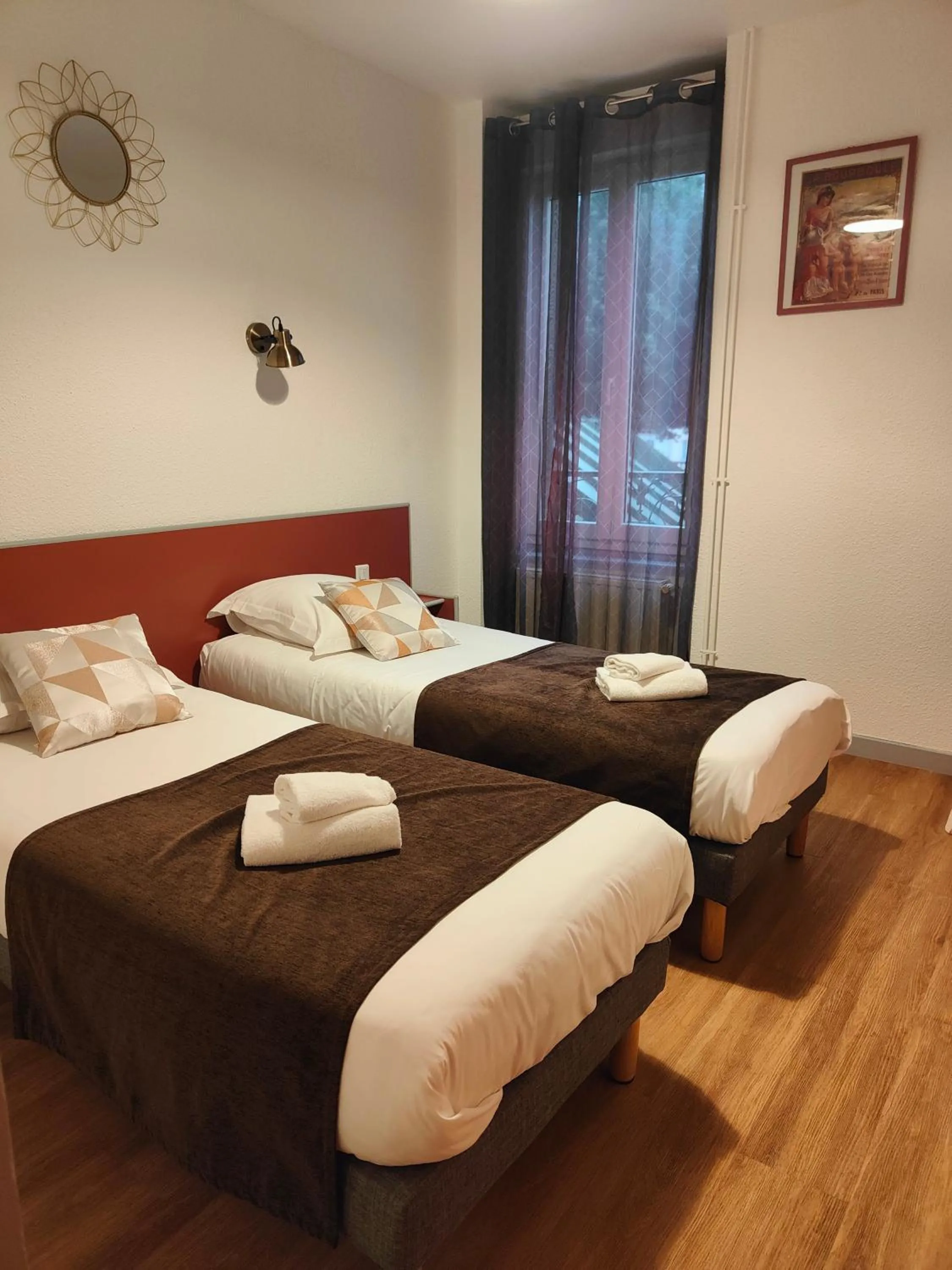 Photo of the whole room, Bed in Hotel Au Val Doré