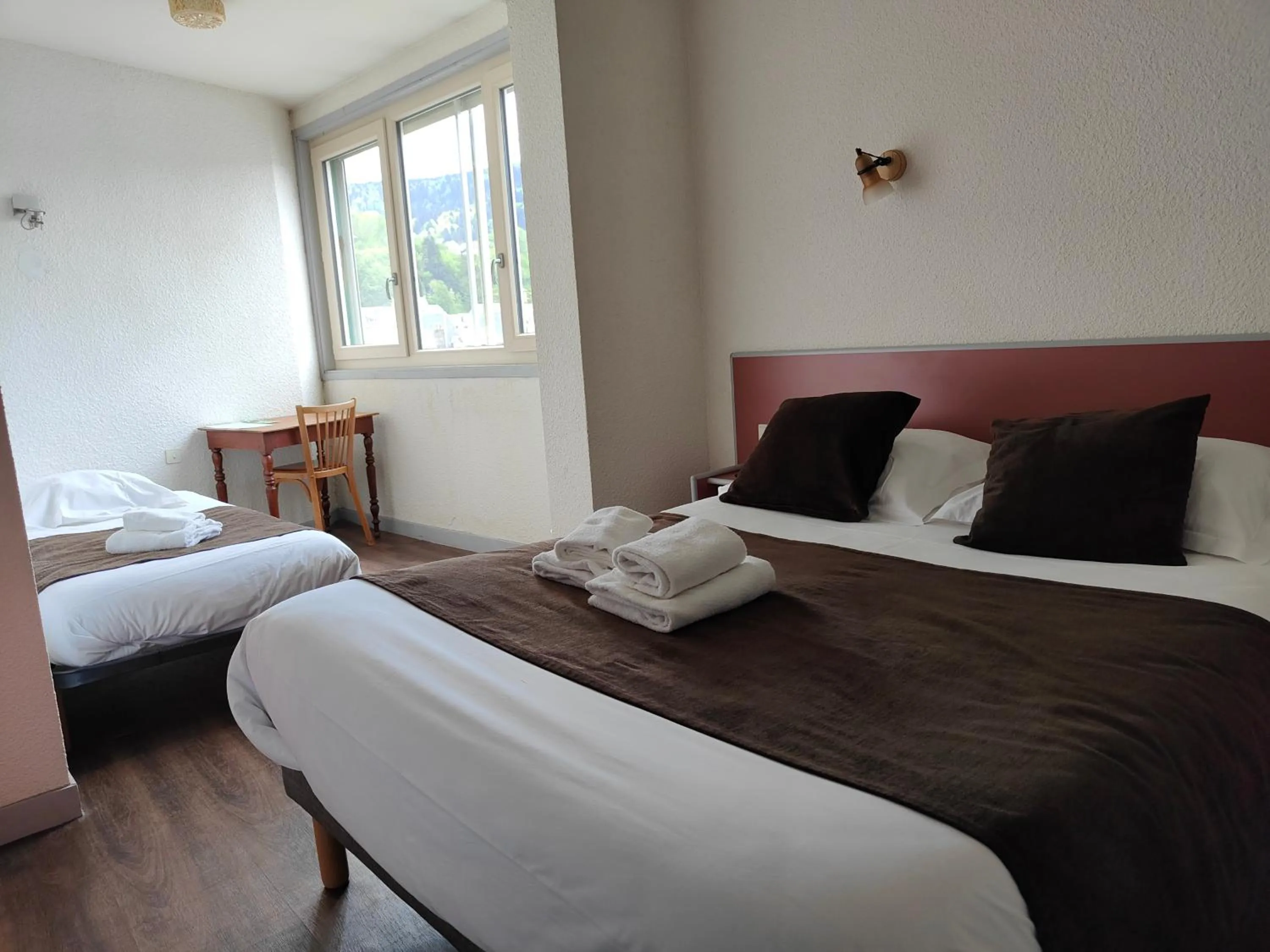 Photo of the whole room, Bed in Hotel Au Val Doré