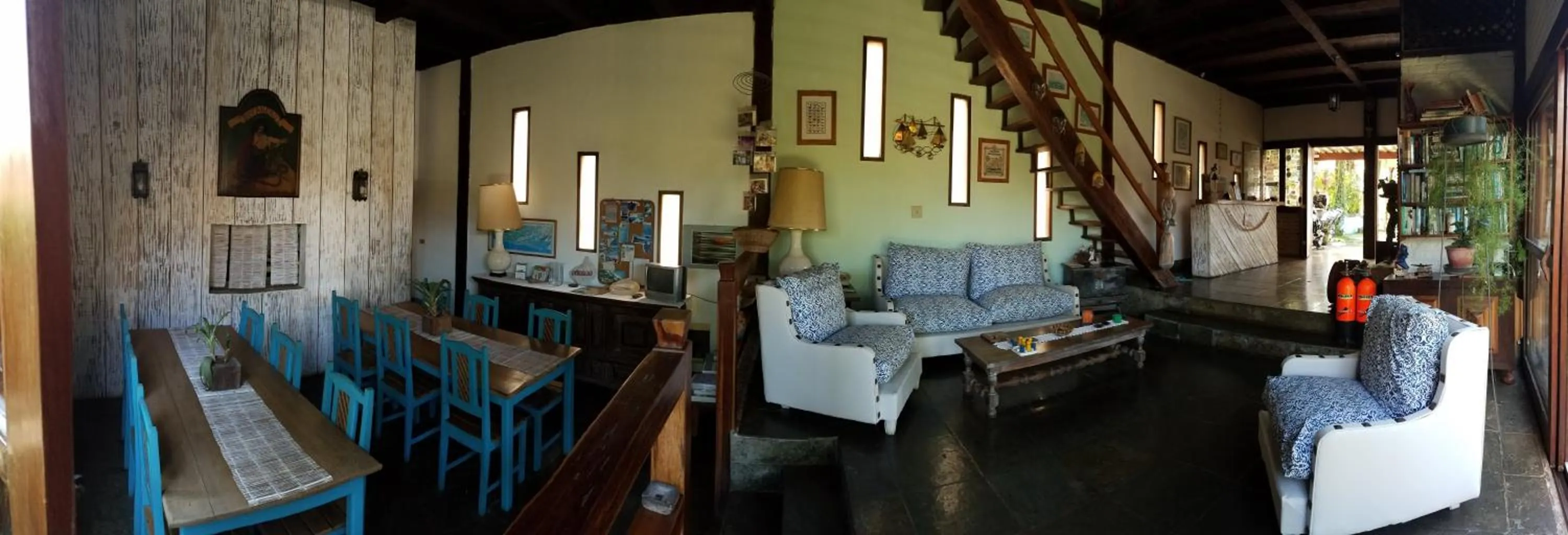 Communal lounge/ TV room in Pousada Bucaneiros