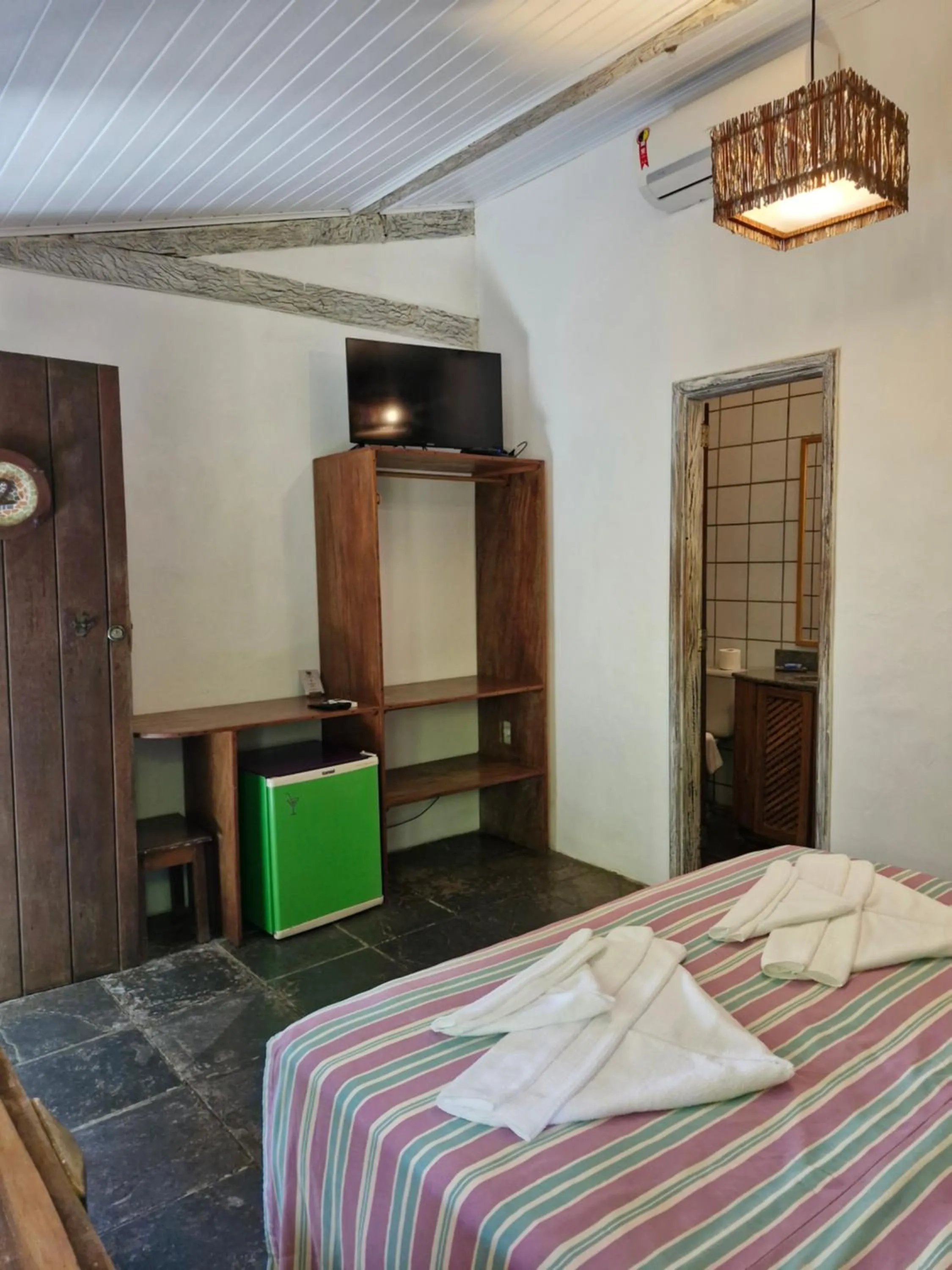 TV and multimedia, Bed in Pousada Bucaneiros