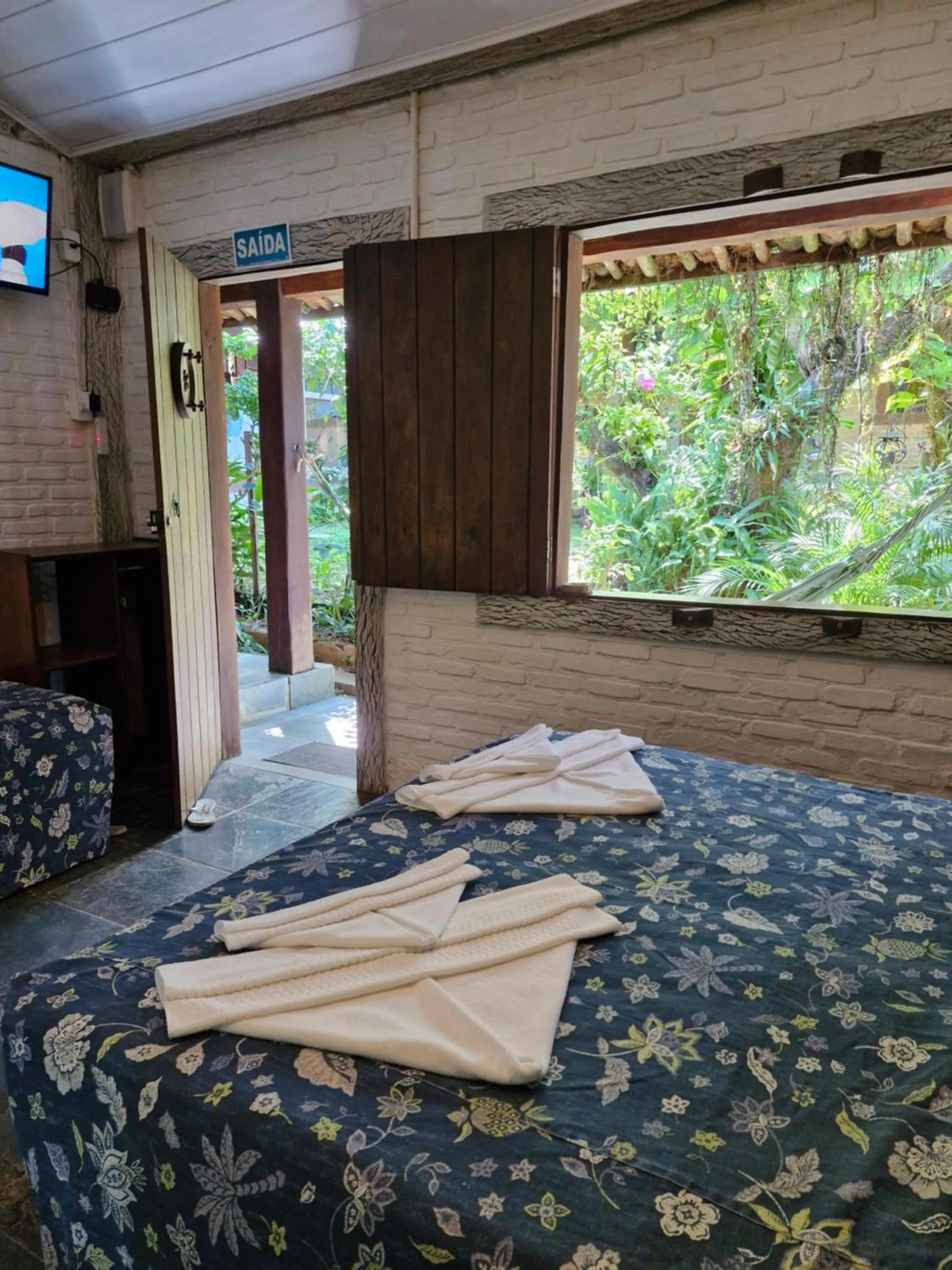 Photo of the whole room, Bed in Pousada Bucaneiros