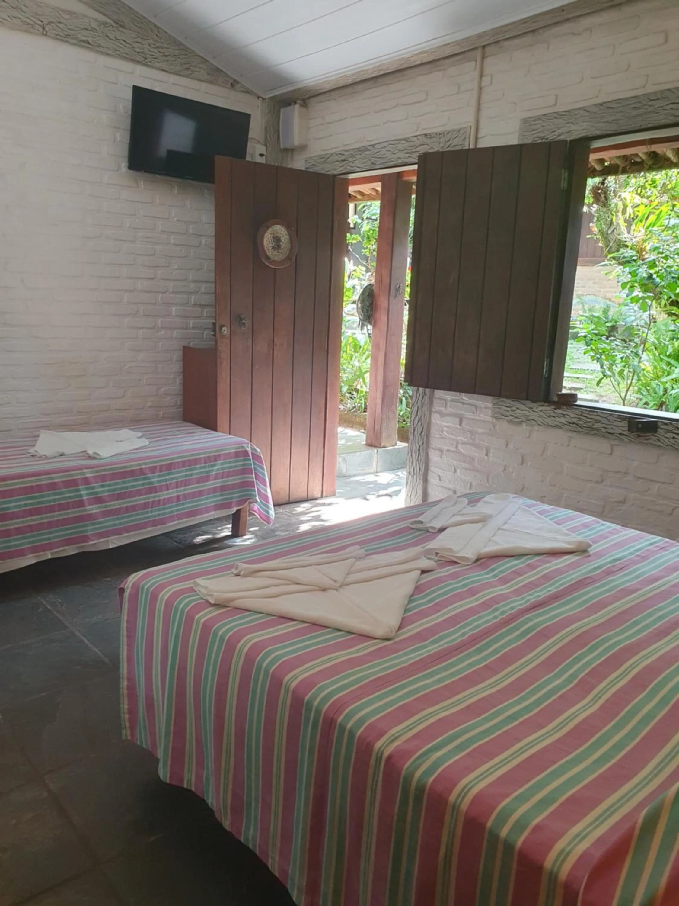 Photo of the whole room, Bed in Pousada Bucaneiros