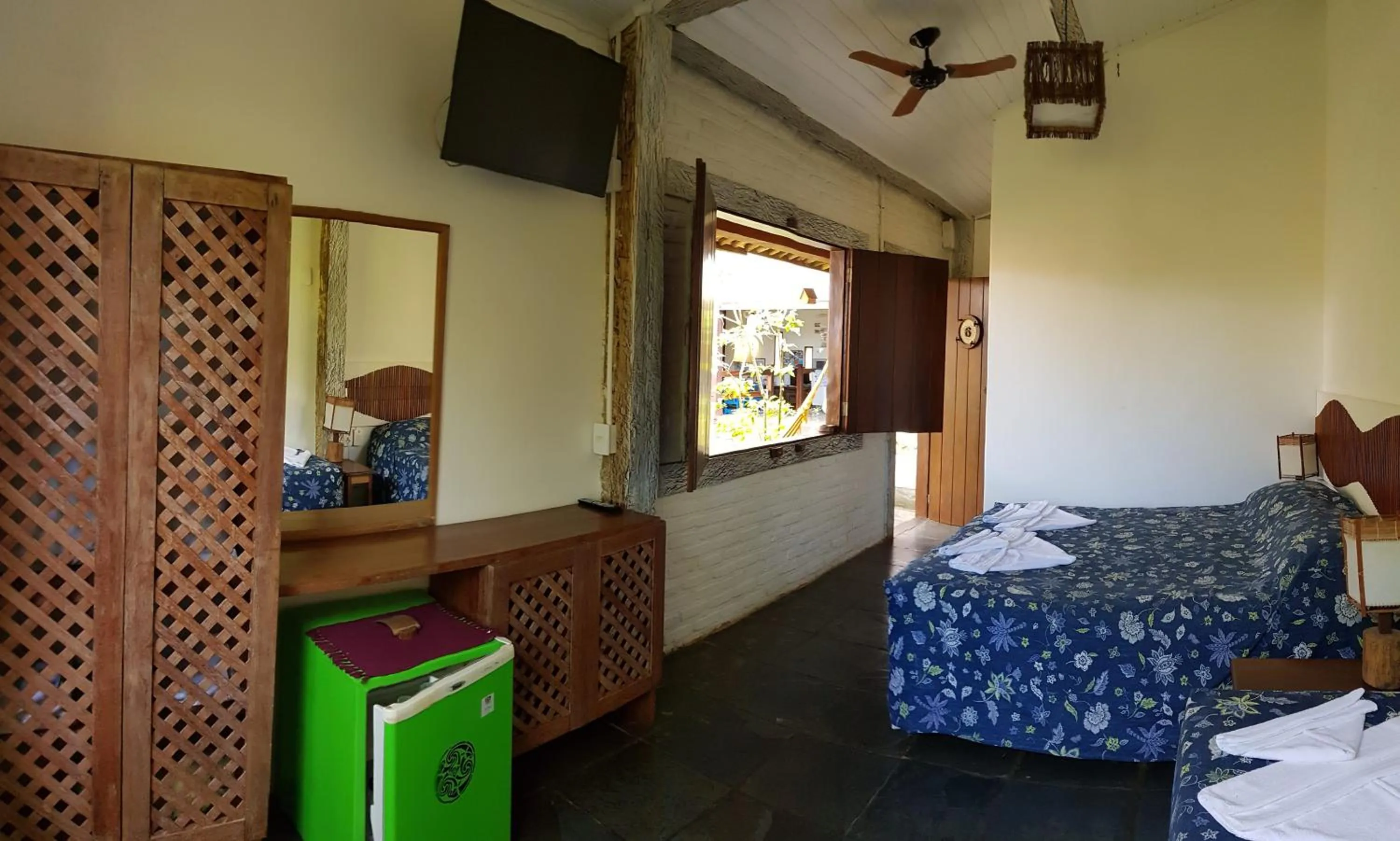 TV and multimedia, Bed in Pousada Bucaneiros