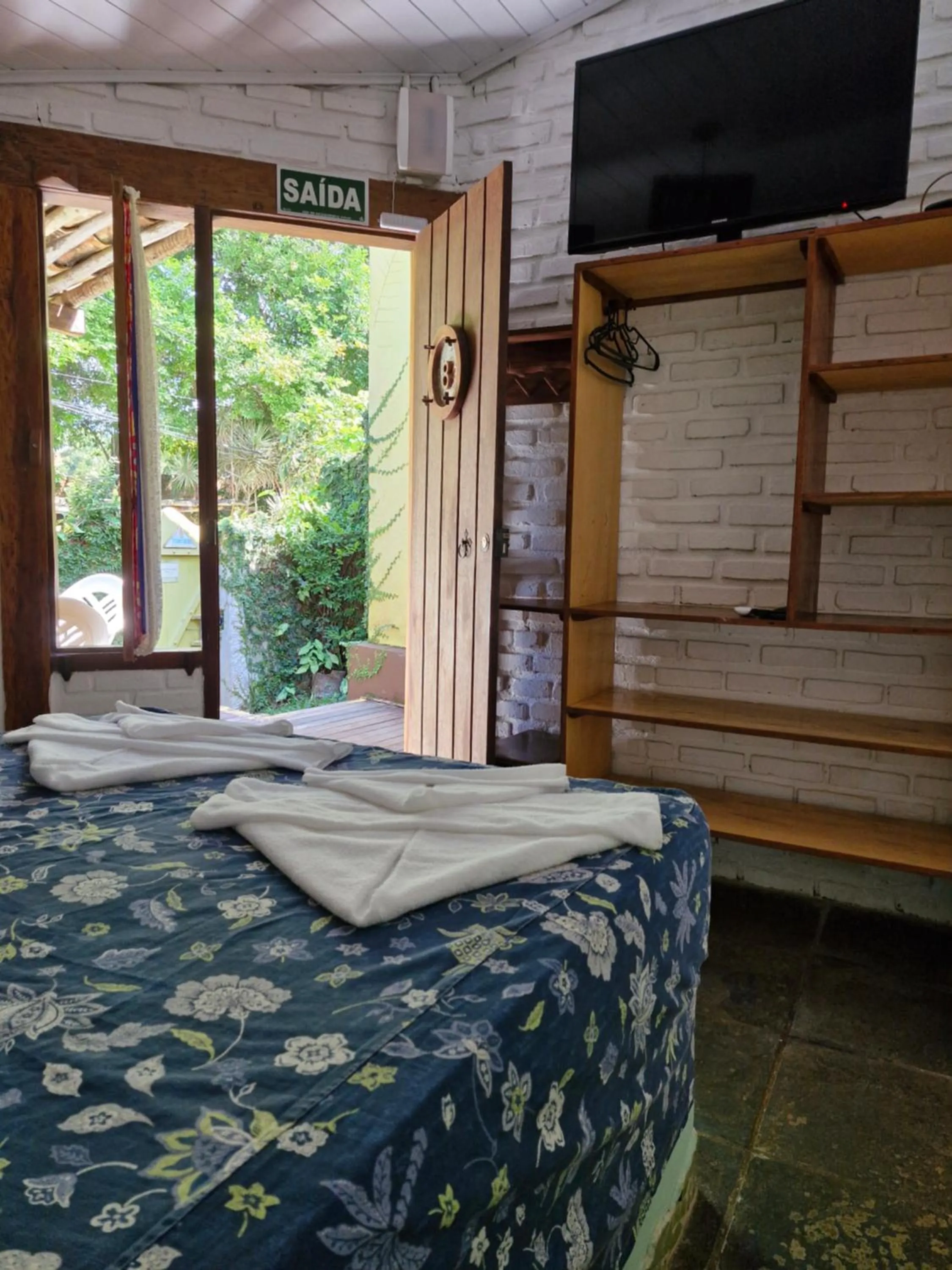 Photo of the whole room, Bed in Pousada Bucaneiros
