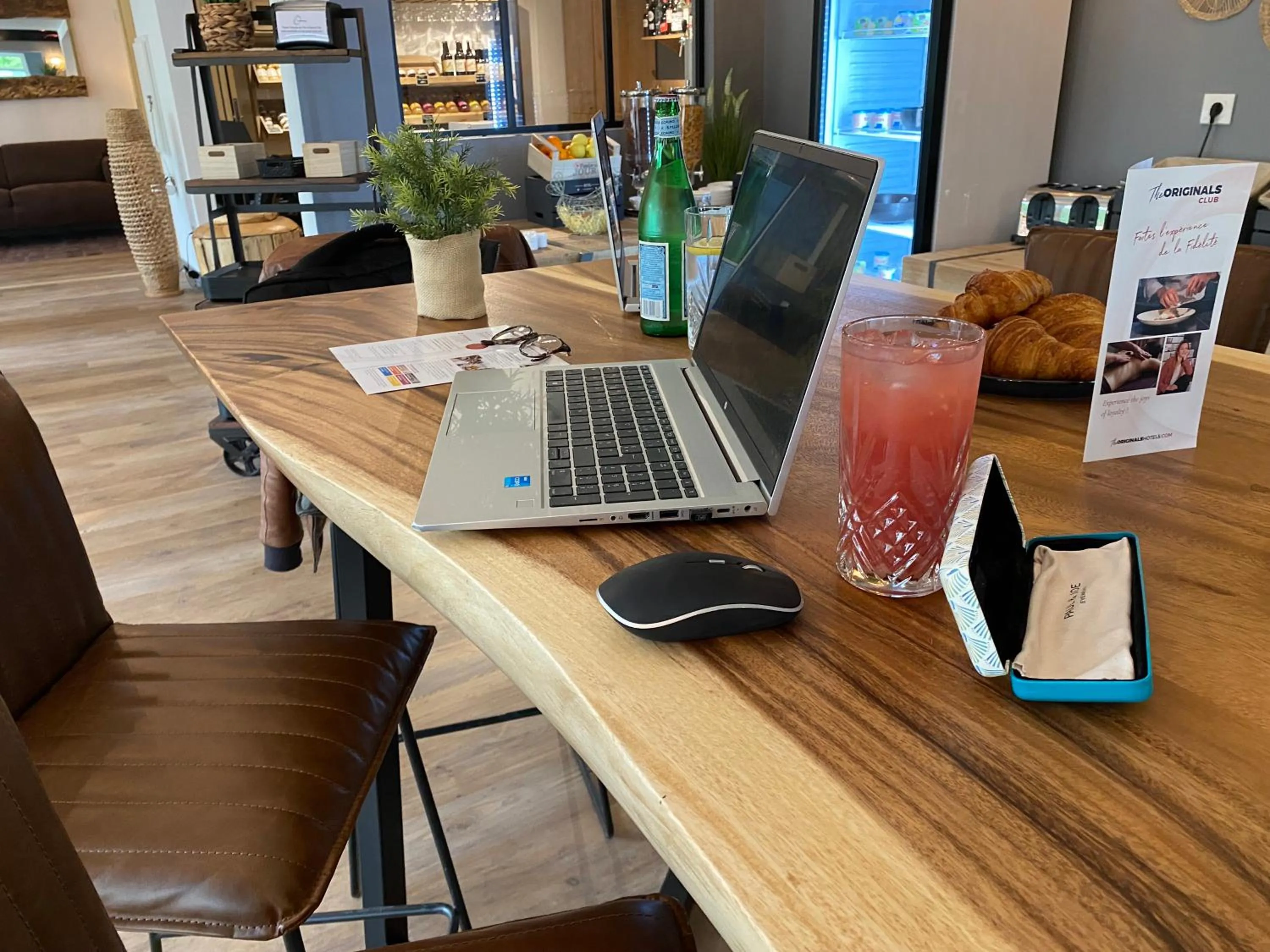 Lounge or bar in The Originals City, Angers Sud, Le Village 49