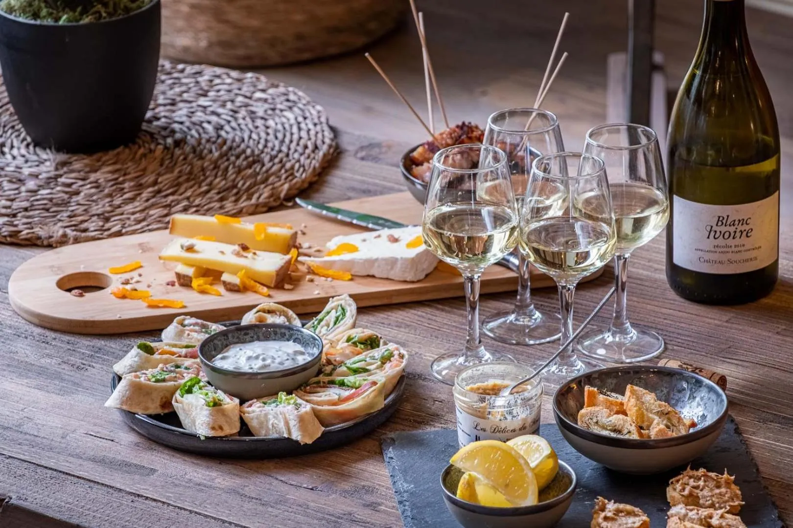 Lounge or bar in The Originals City, Angers Sud, Le Village 49