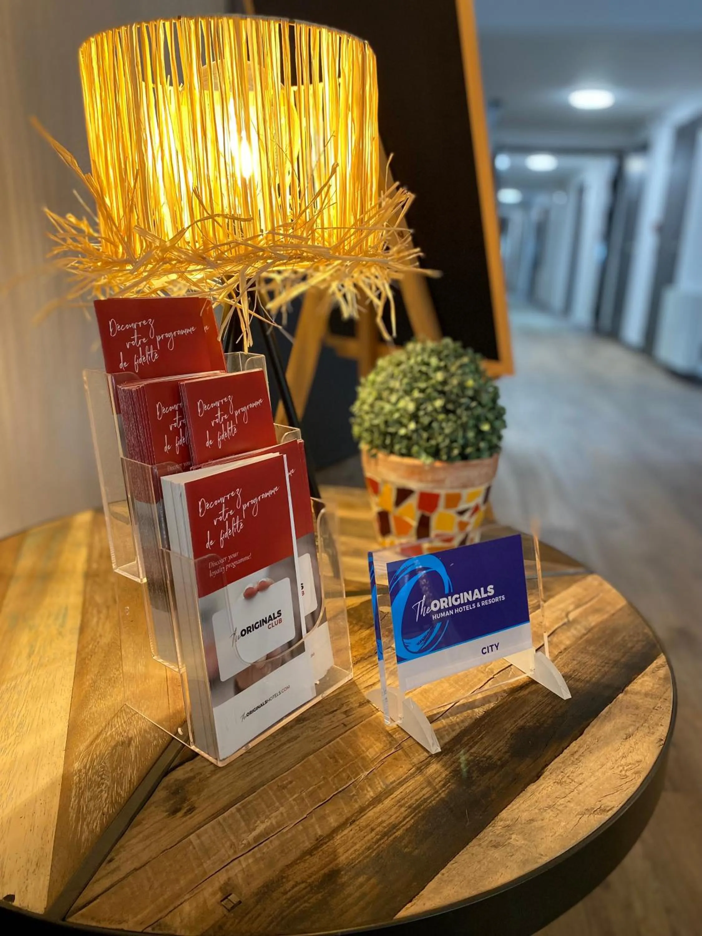 Lobby or reception in The Originals City, Angers Sud, Le Village 49