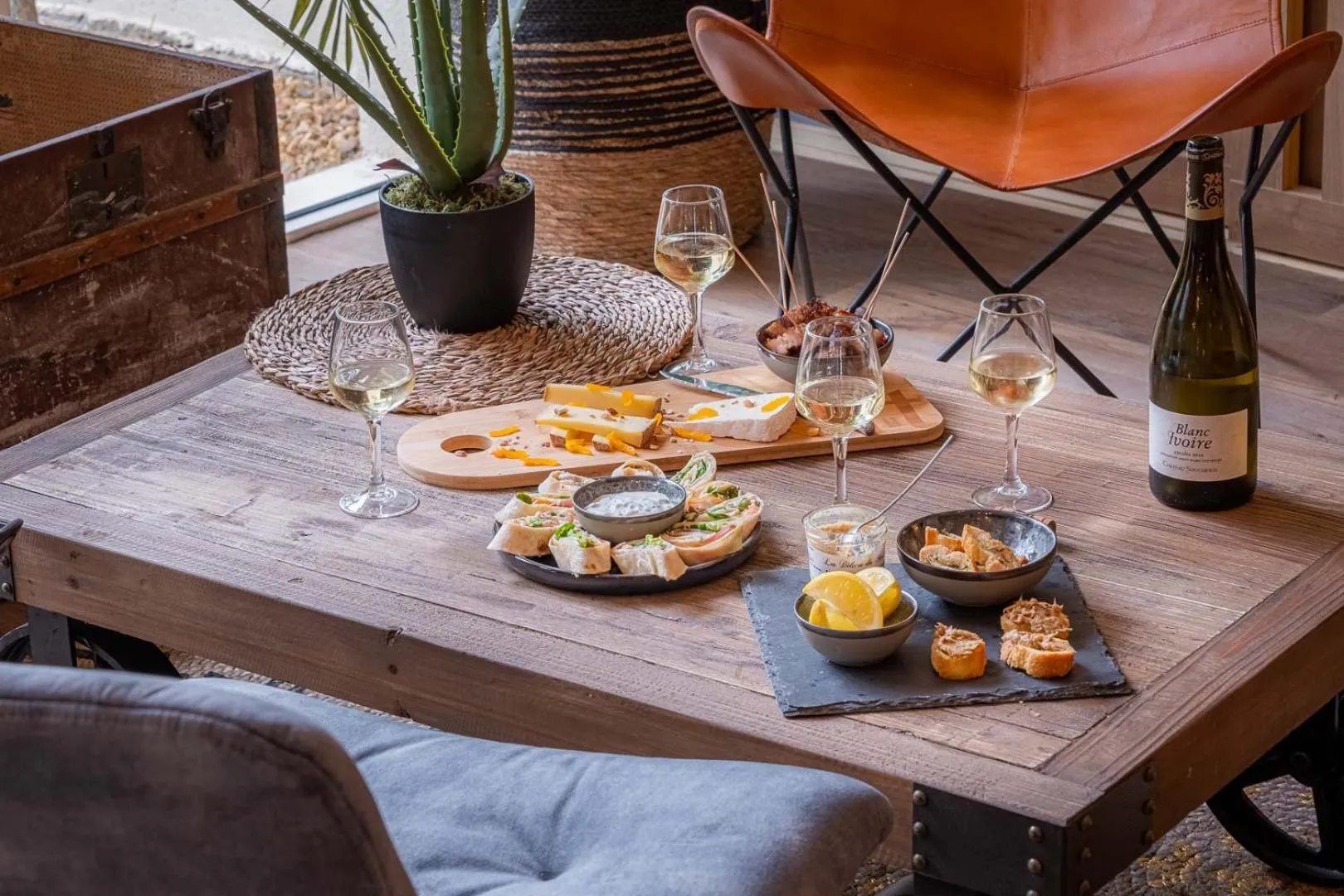 Lounge or bar in The Originals City, Angers Sud, Le Village 49