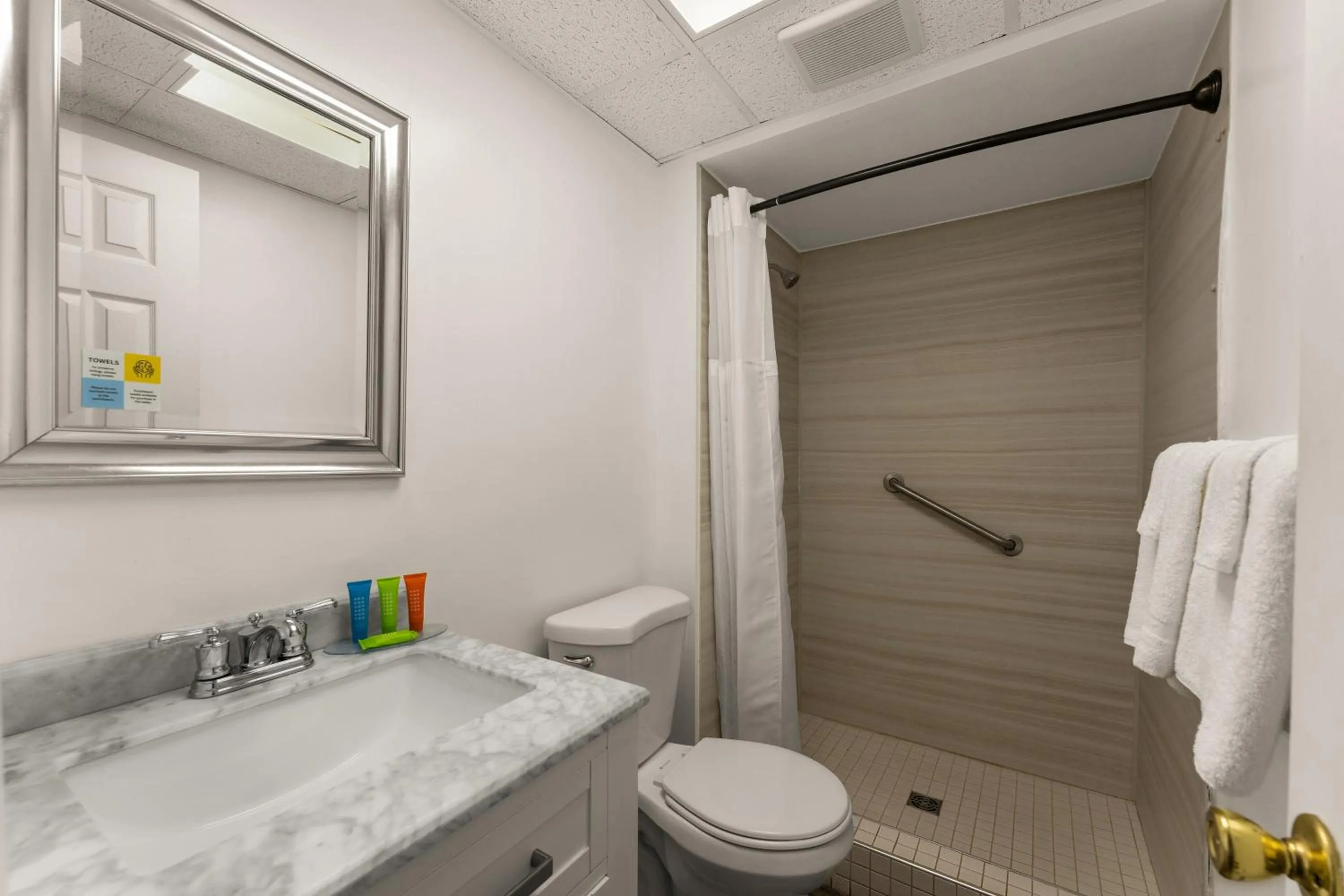 Shower in Atlantic Oceanside Dewey