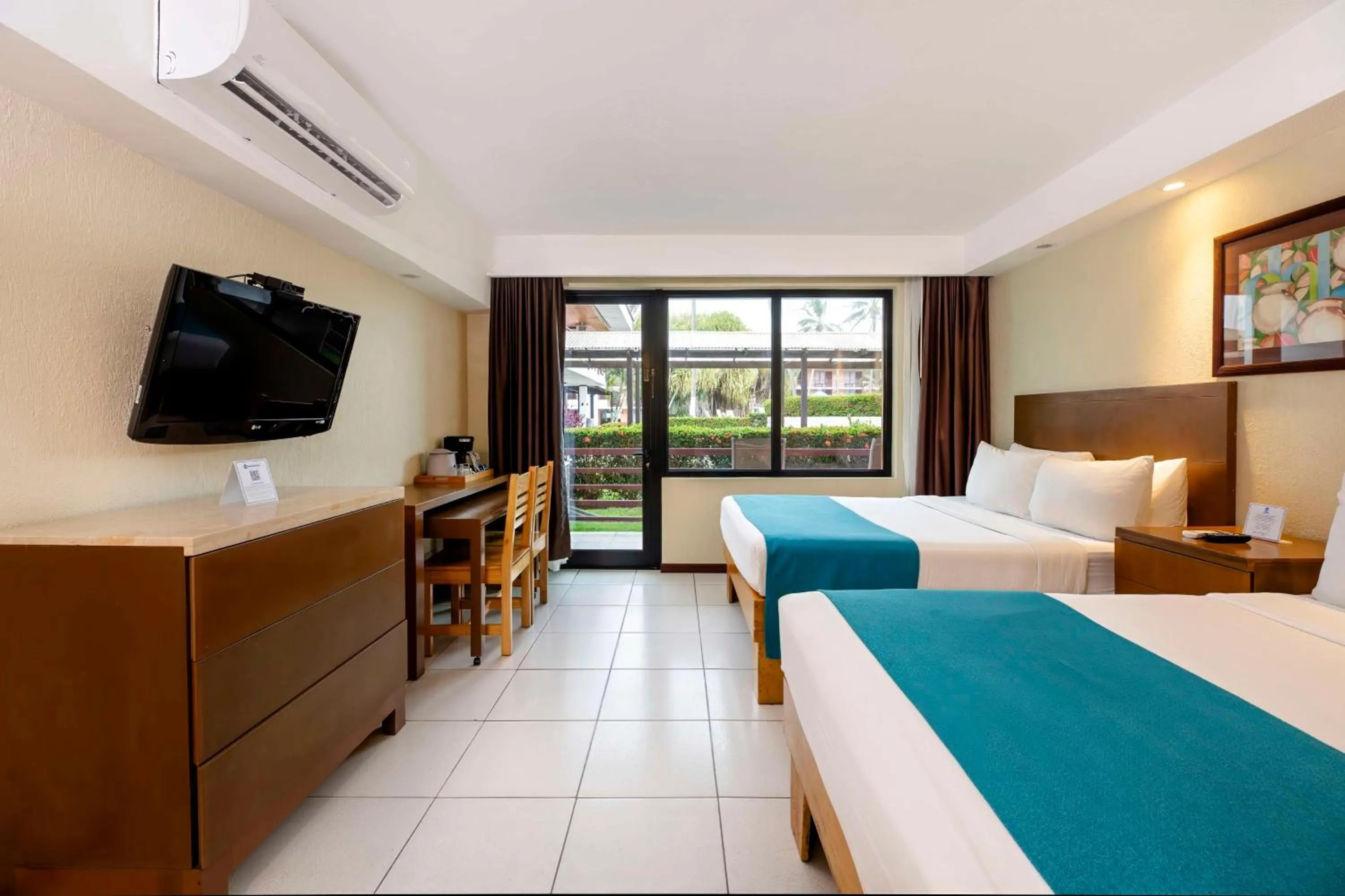 Property building, Bed in Best Western Jaco Beach All Inclusive Resort