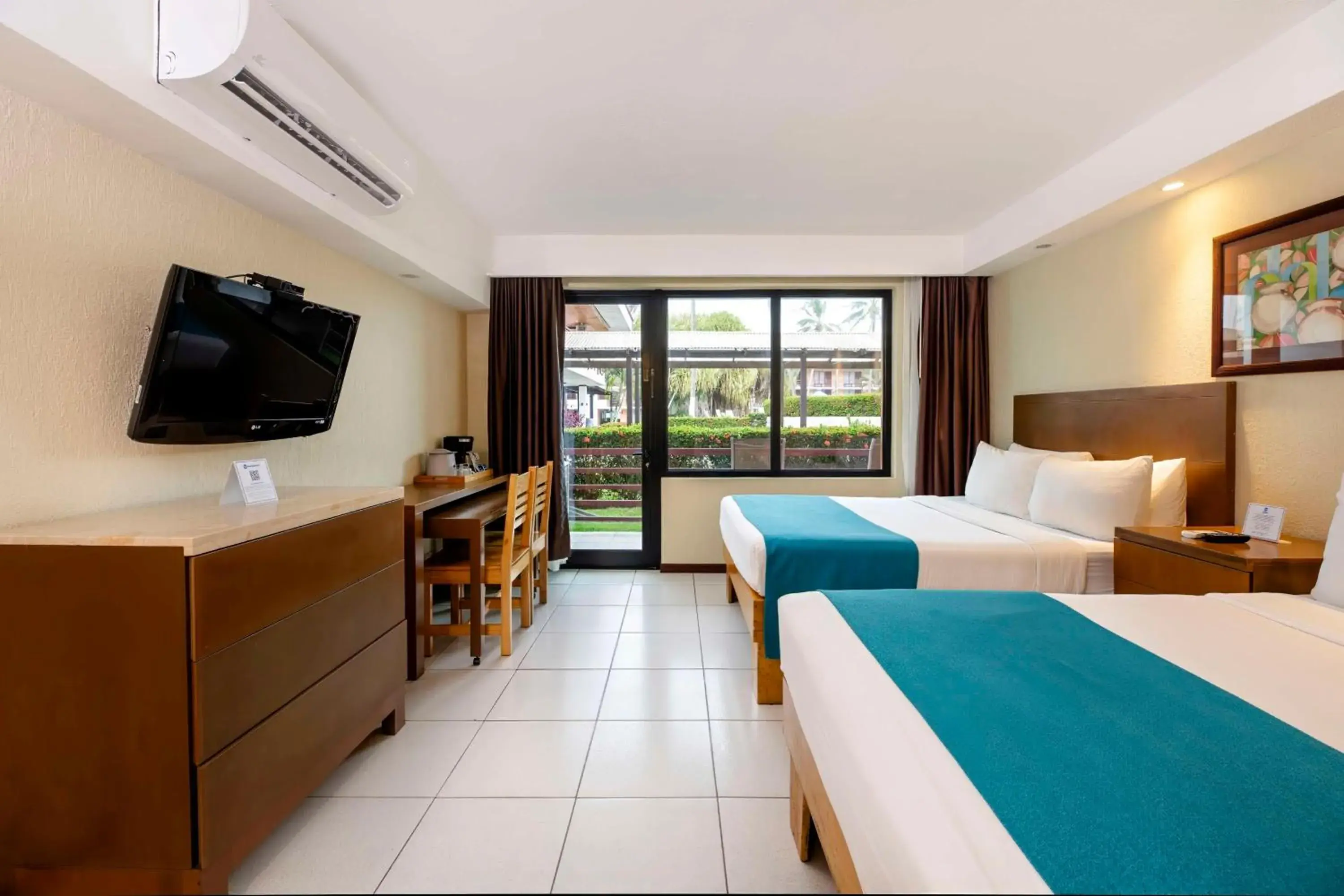 Property building, Bed in Best Western Jaco Beach All Inclusive Resort Property building, Bed in Best Western Jaco Beach All Inclusive Resort