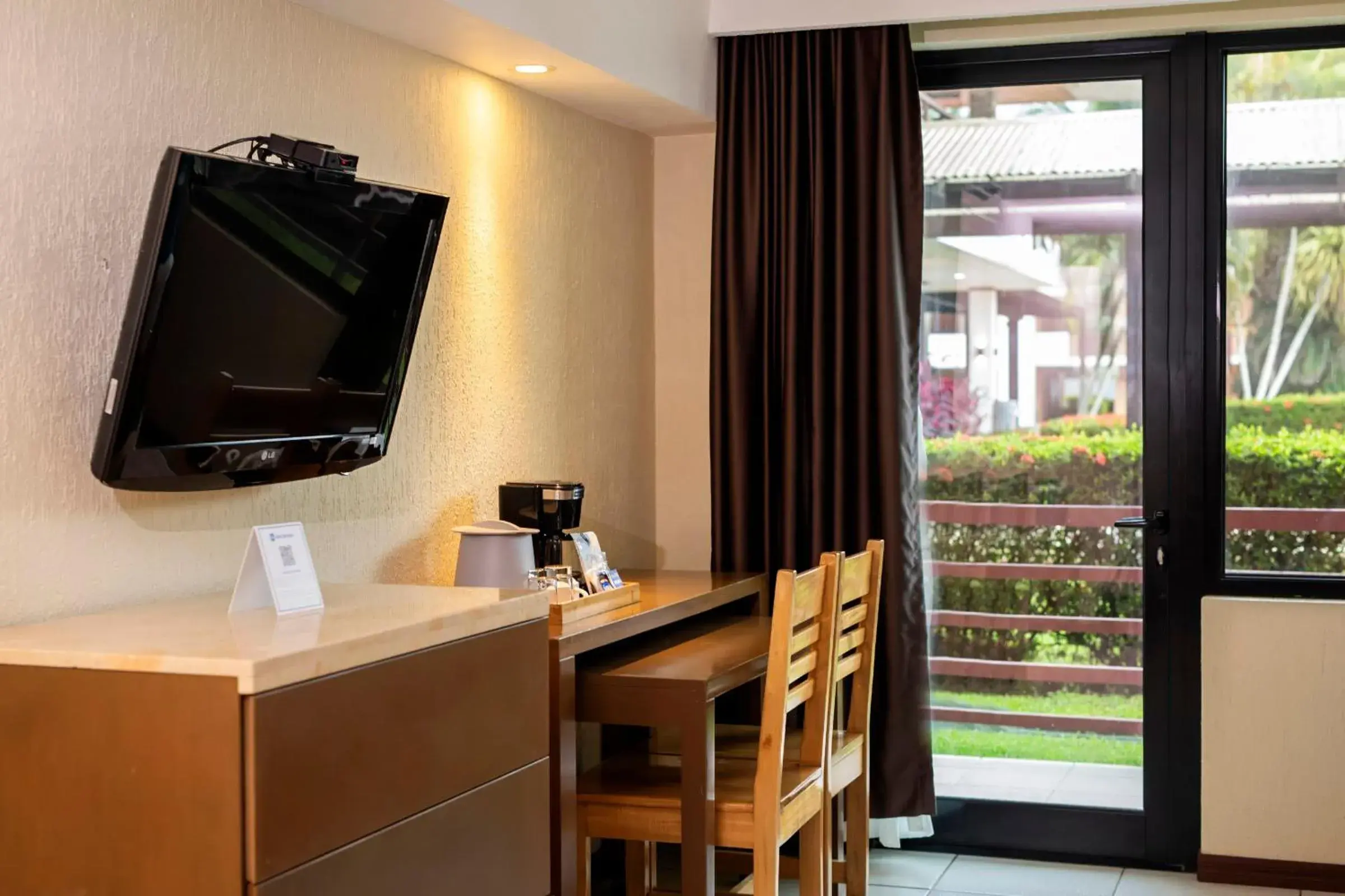 Property building in Best Western Jaco Beach All Inclusive Resort Property building in Best Western Jaco Beach All Inclusive Resort