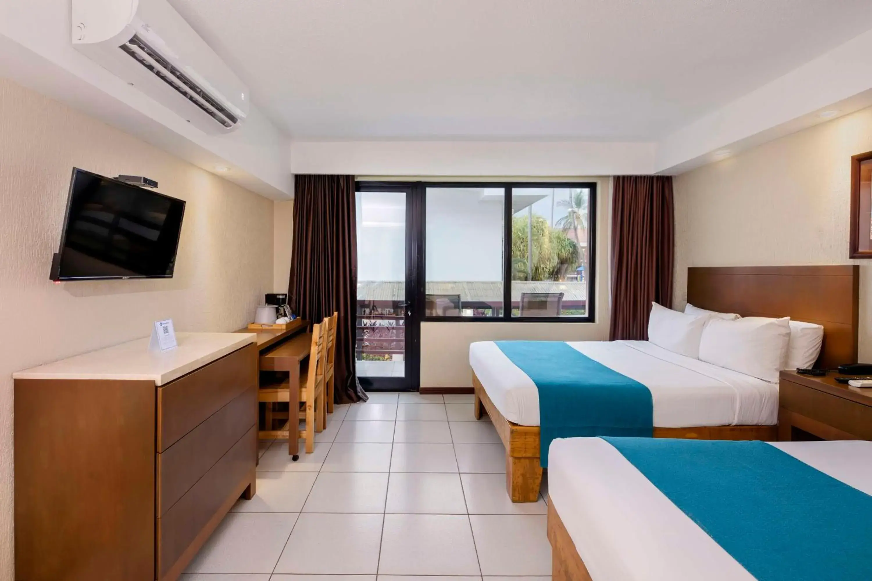 Property building, Bed in Best Western Jaco Beach All Inclusive Resort Property building, Bed in Best Western Jaco Beach All Inclusive Resort