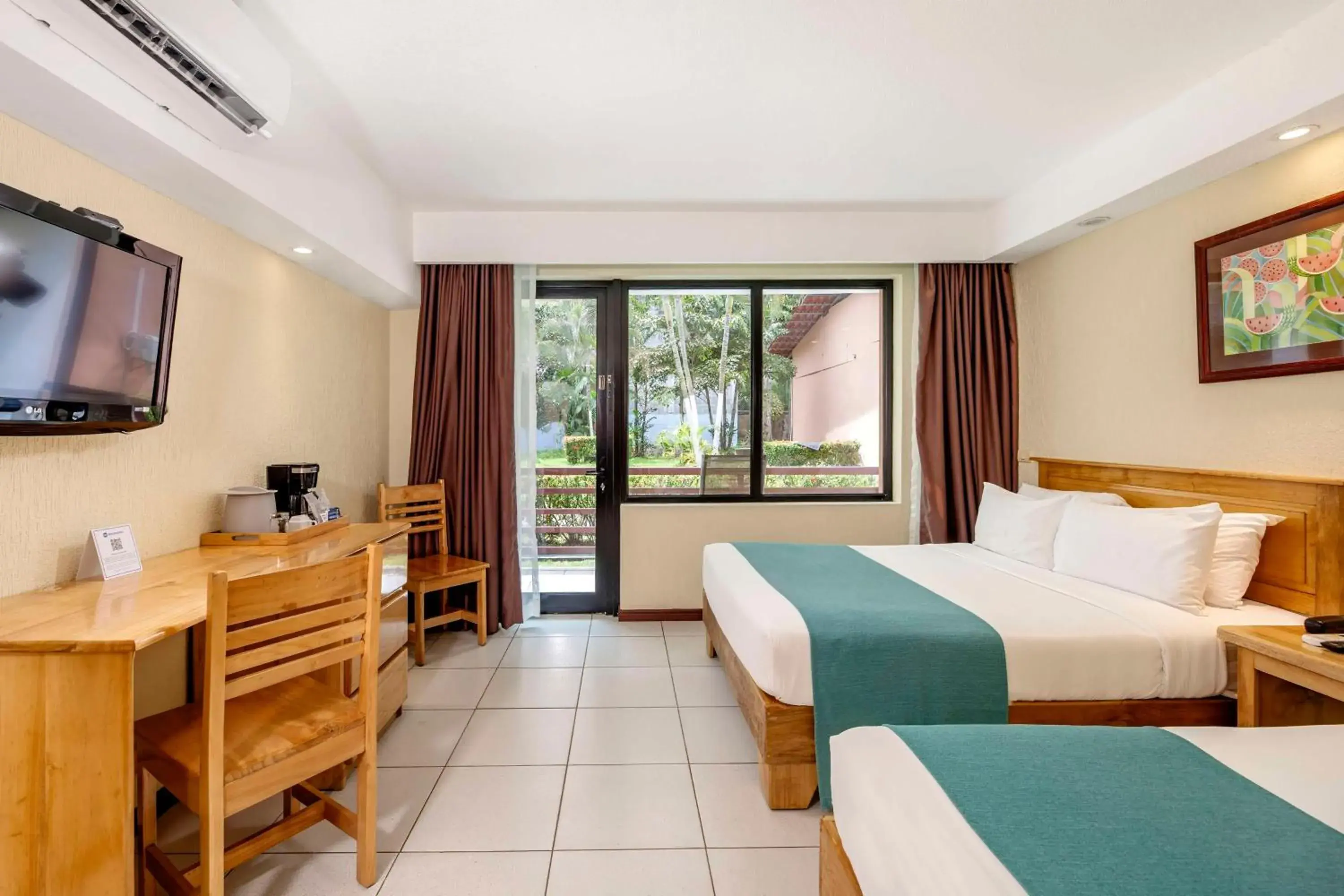Property building, Bed in Best Western Jaco Beach All Inclusive Resort Property building, Bed in Best Western Jaco Beach All Inclusive Resort