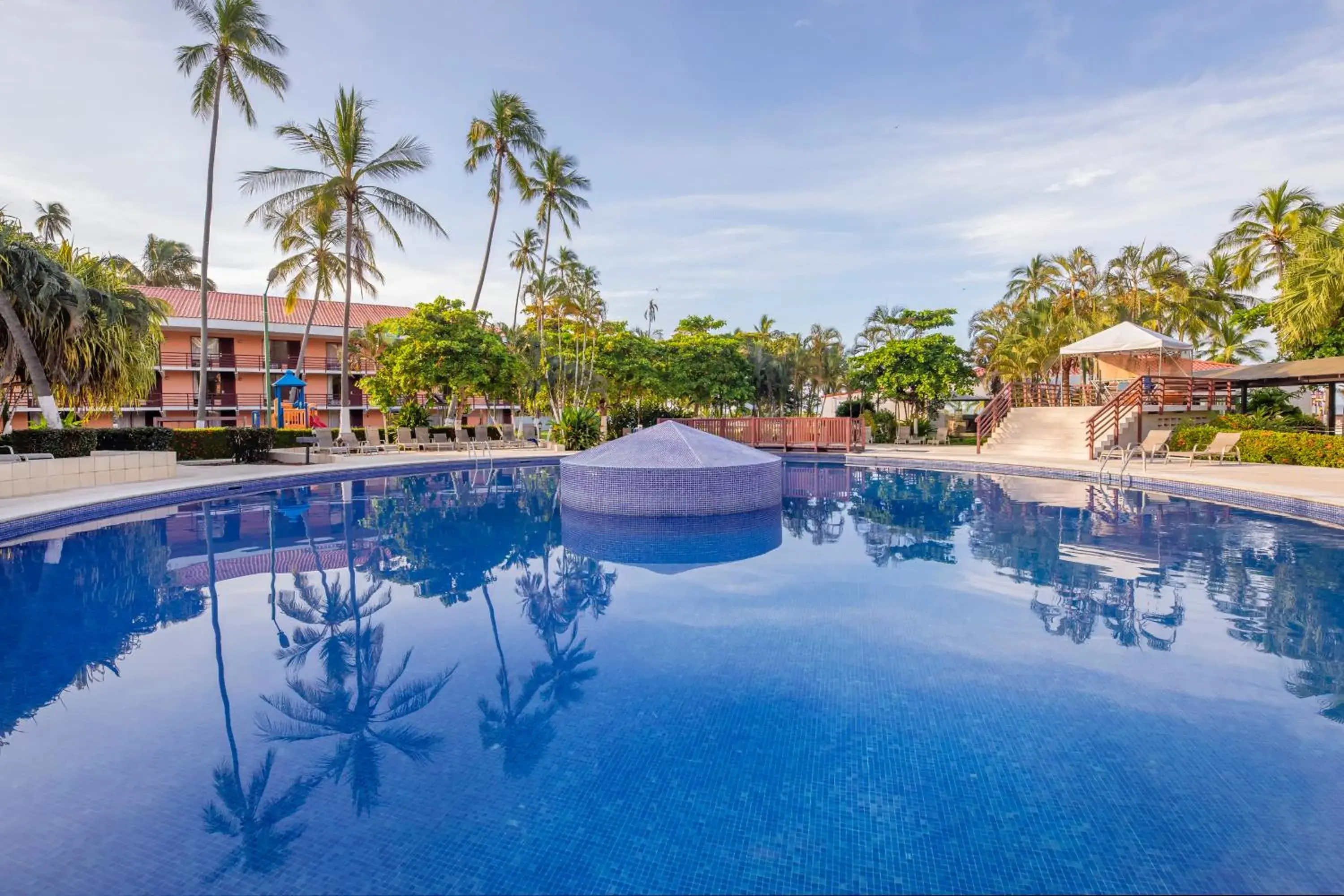 Swimming pool in Best Western Jaco Beach All Inclusive Resort Swimming pool in Best Western Jaco Beach All Inclusive Resort