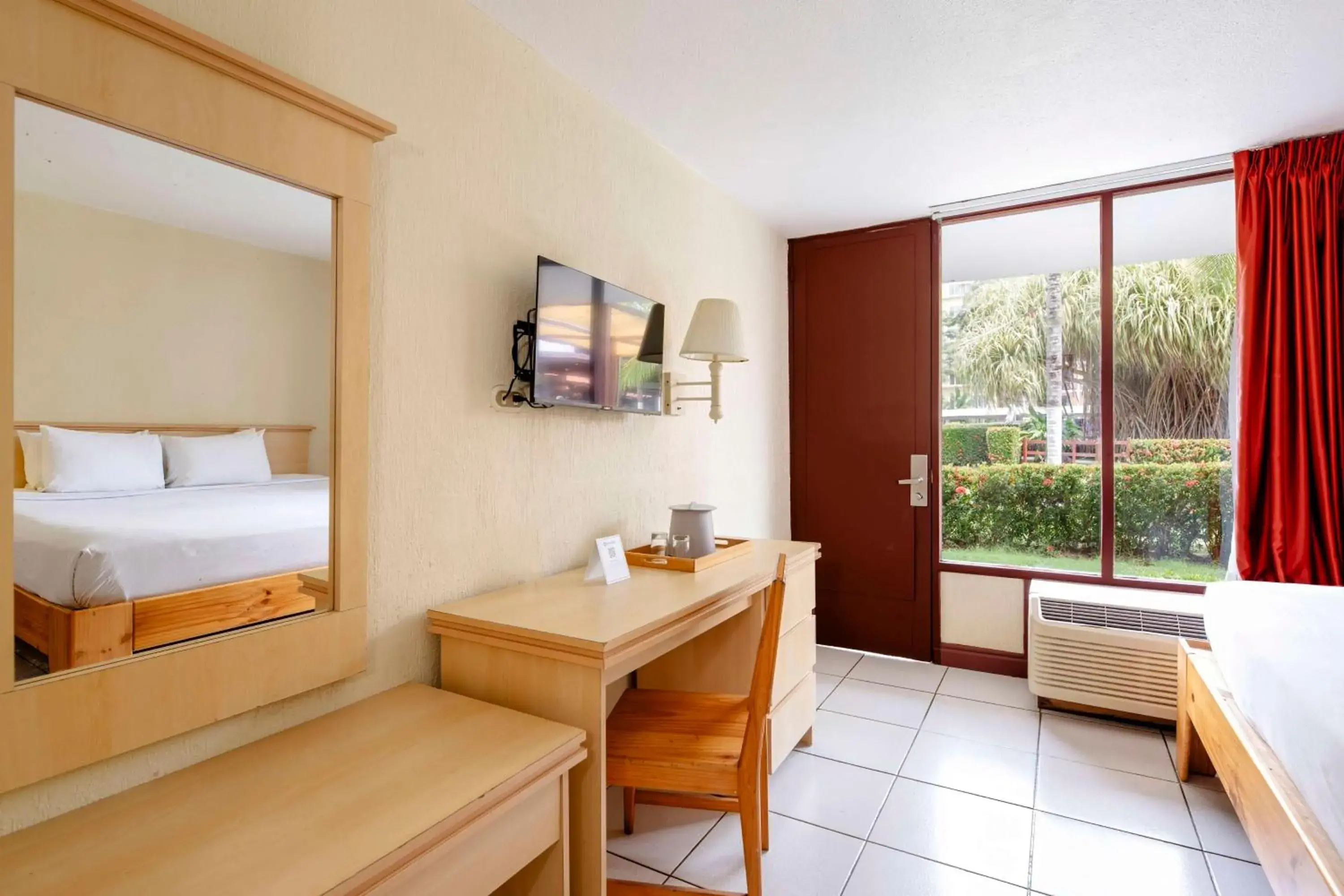 Property building, Bed in Best Western Jaco Beach All Inclusive Resort Property building, Bed in Best Western Jaco Beach All Inclusive Resort
