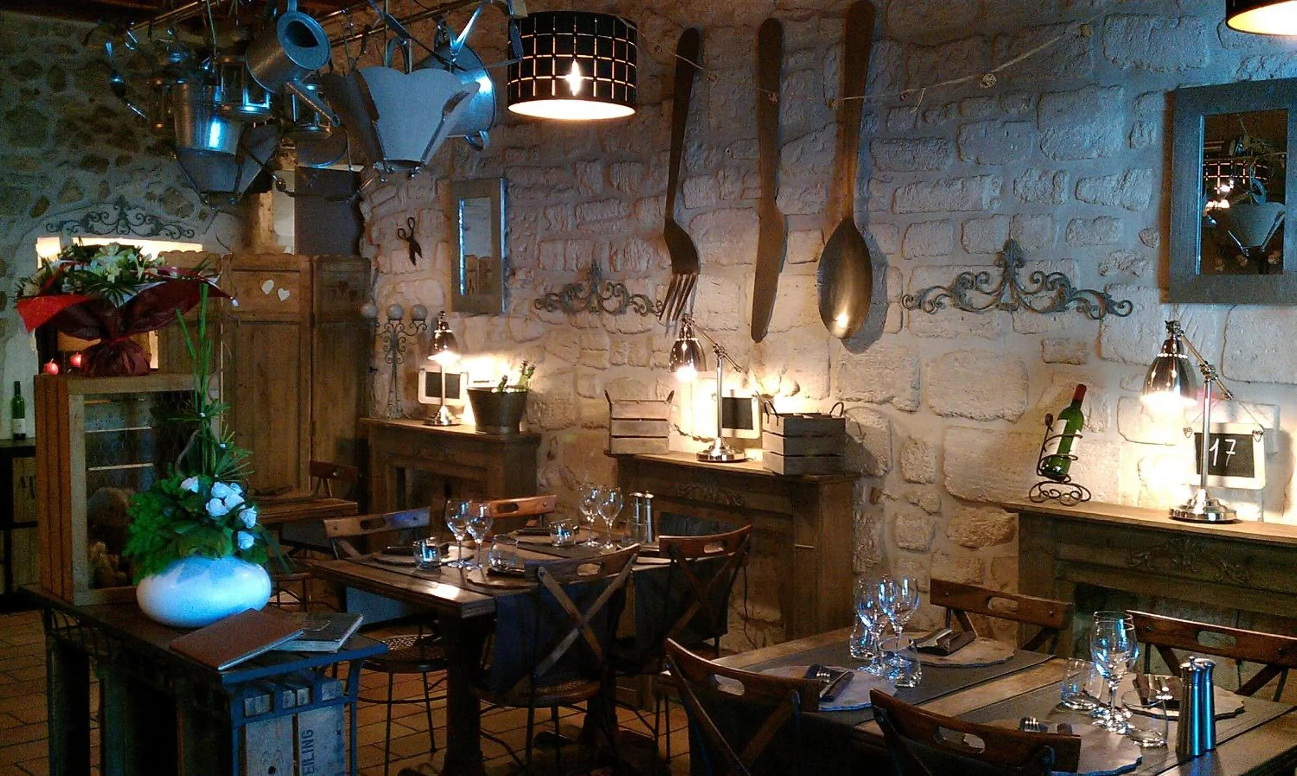 Restaurant/places to eat in L' Oustaloun