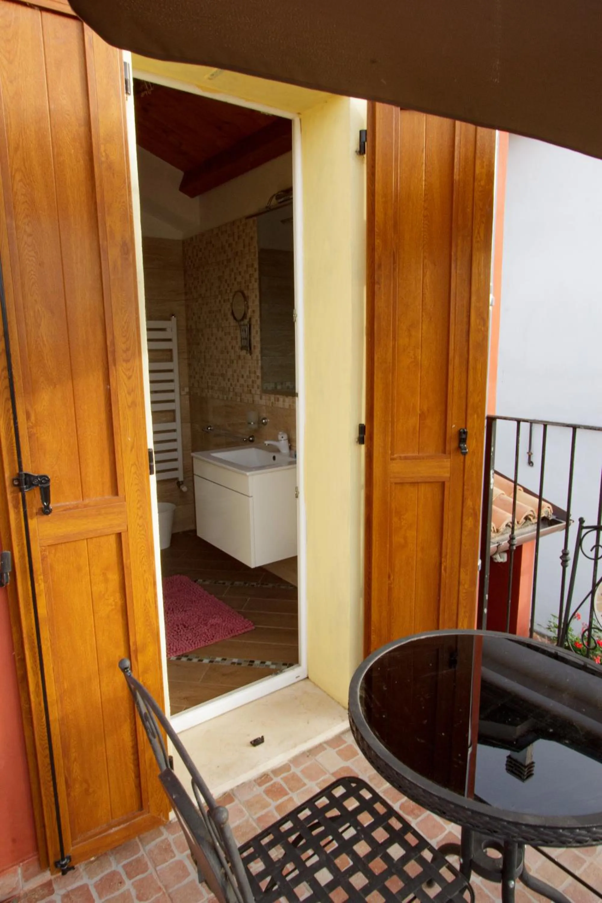 Balcony/Terrace, Bed in Eden Lilli B&B