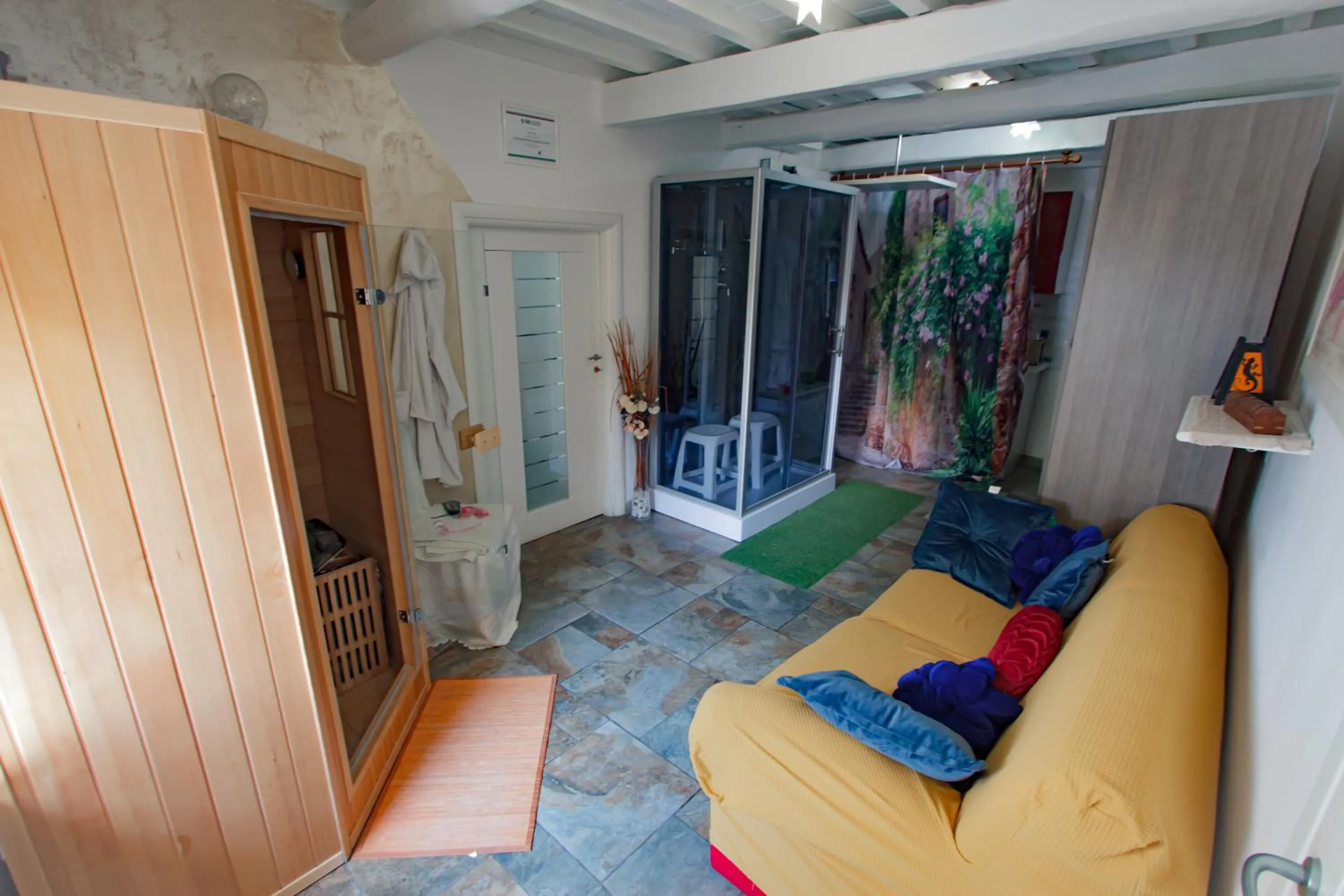 Photo of the whole room, Bed in Eden Lilli B&B