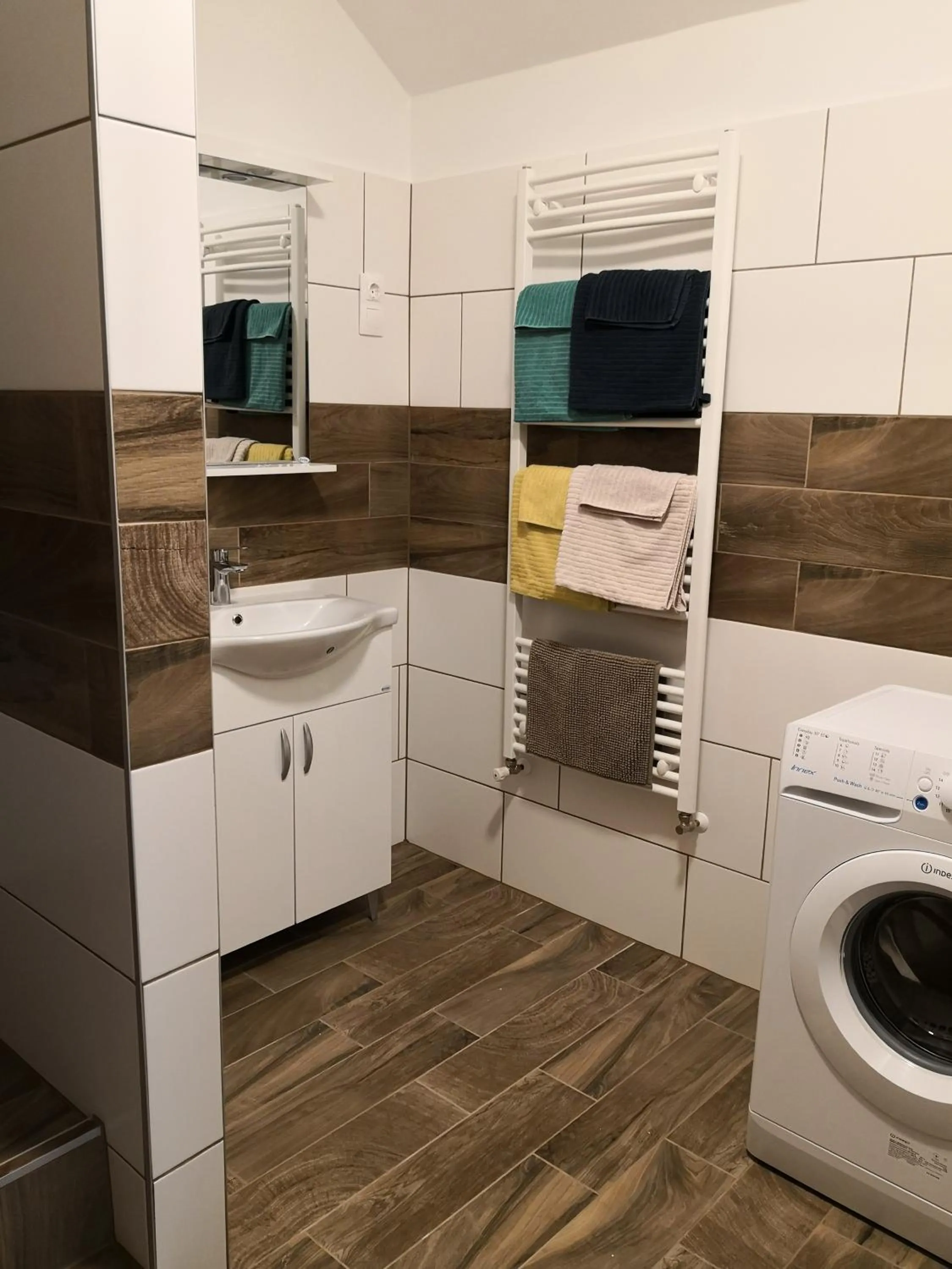 Shower in Green Garden Plus Apartman