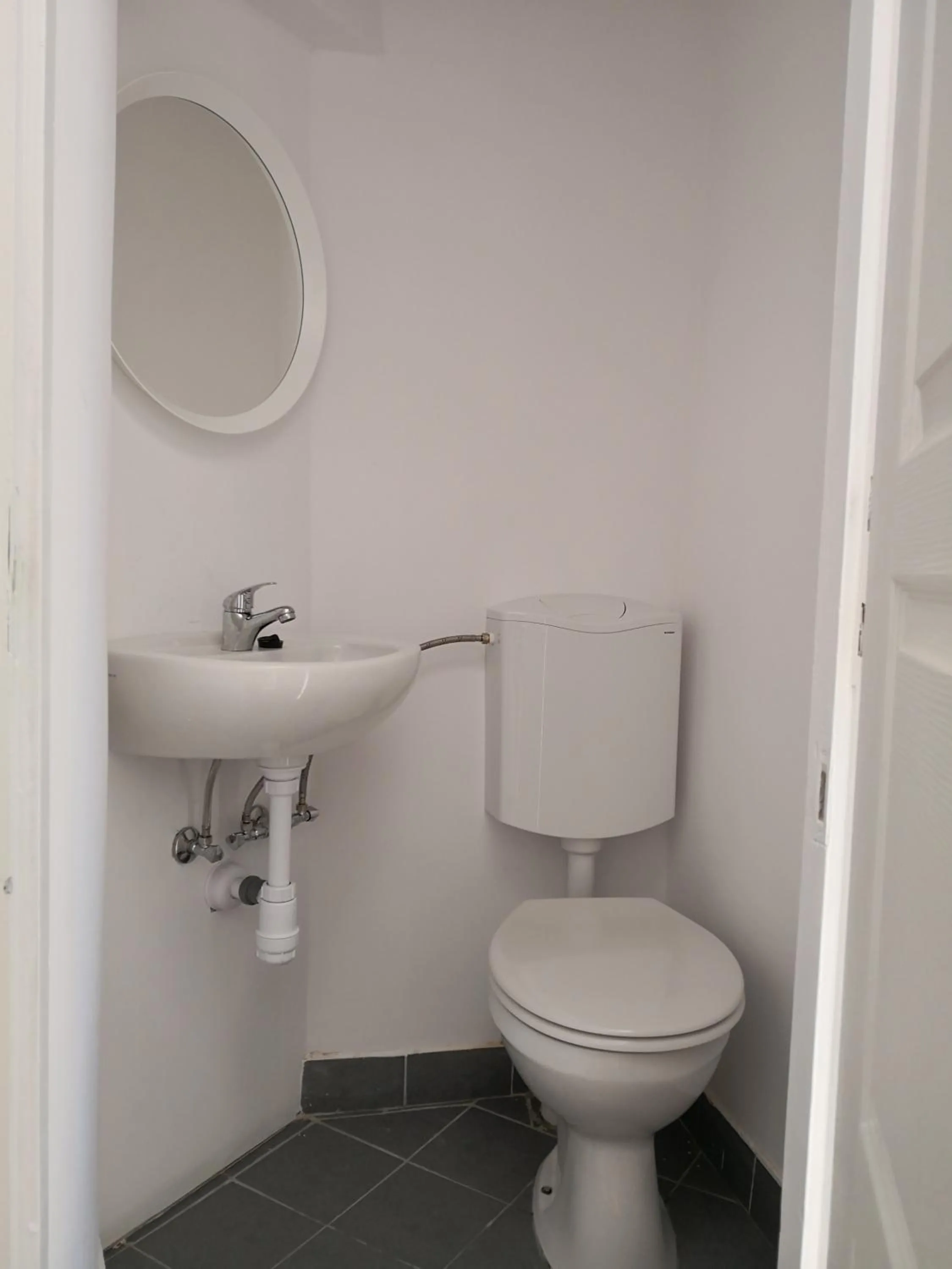 Toilet in Green Garden Plus Apartman