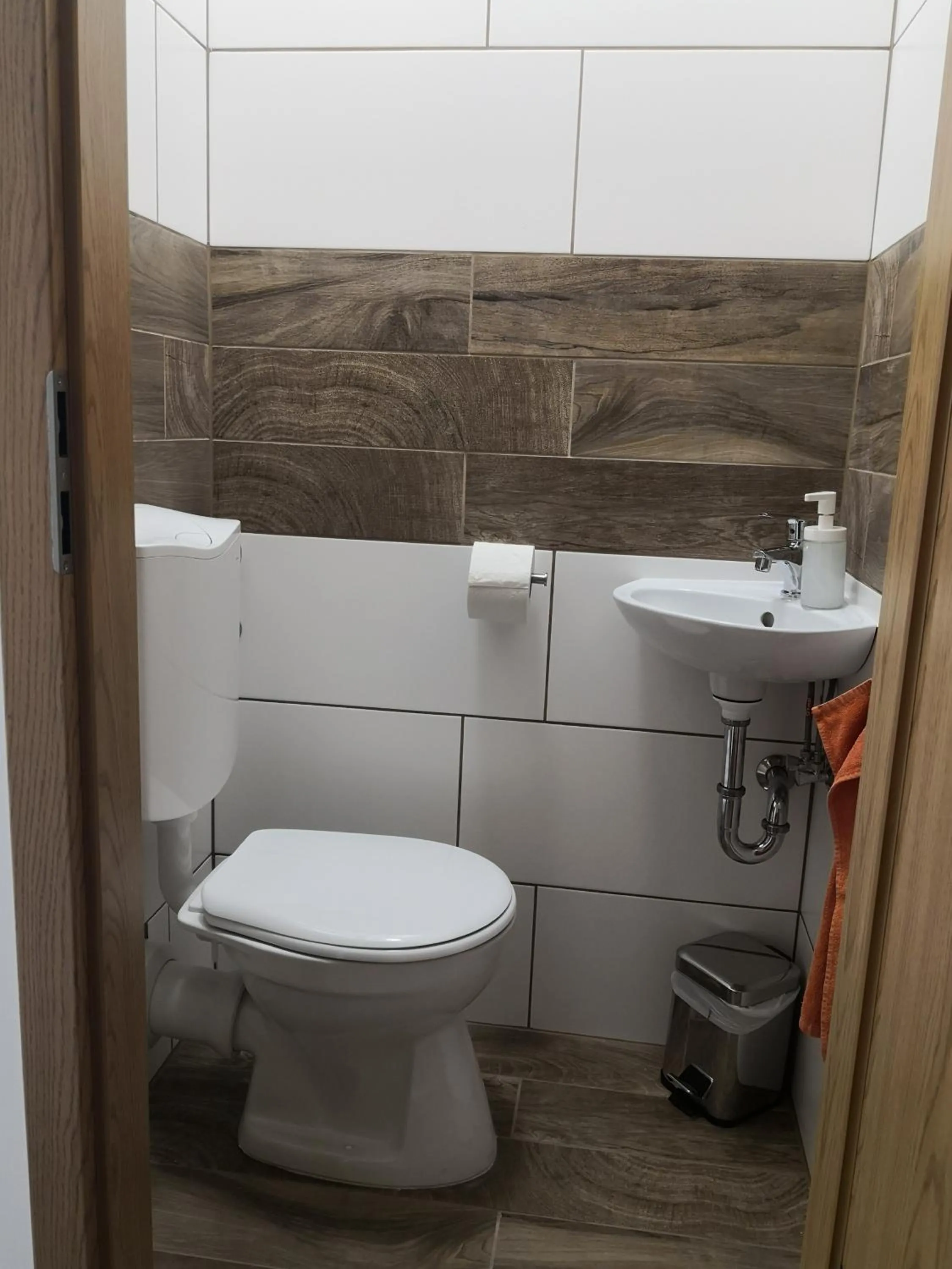 Toilet in Green Garden Plus Apartman