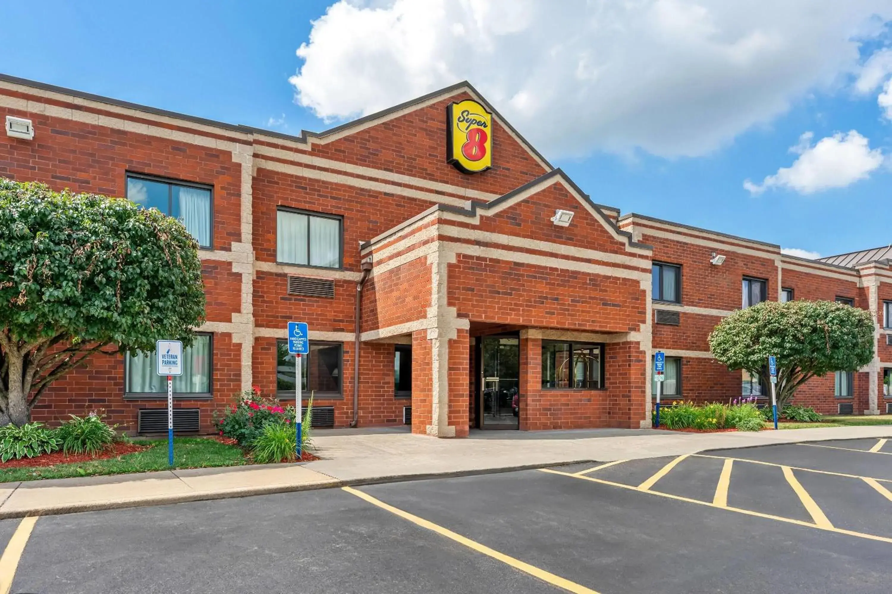 Property building in Super 8 by Wyndham Elgin Property building in Super 8 by Wyndham Elgin