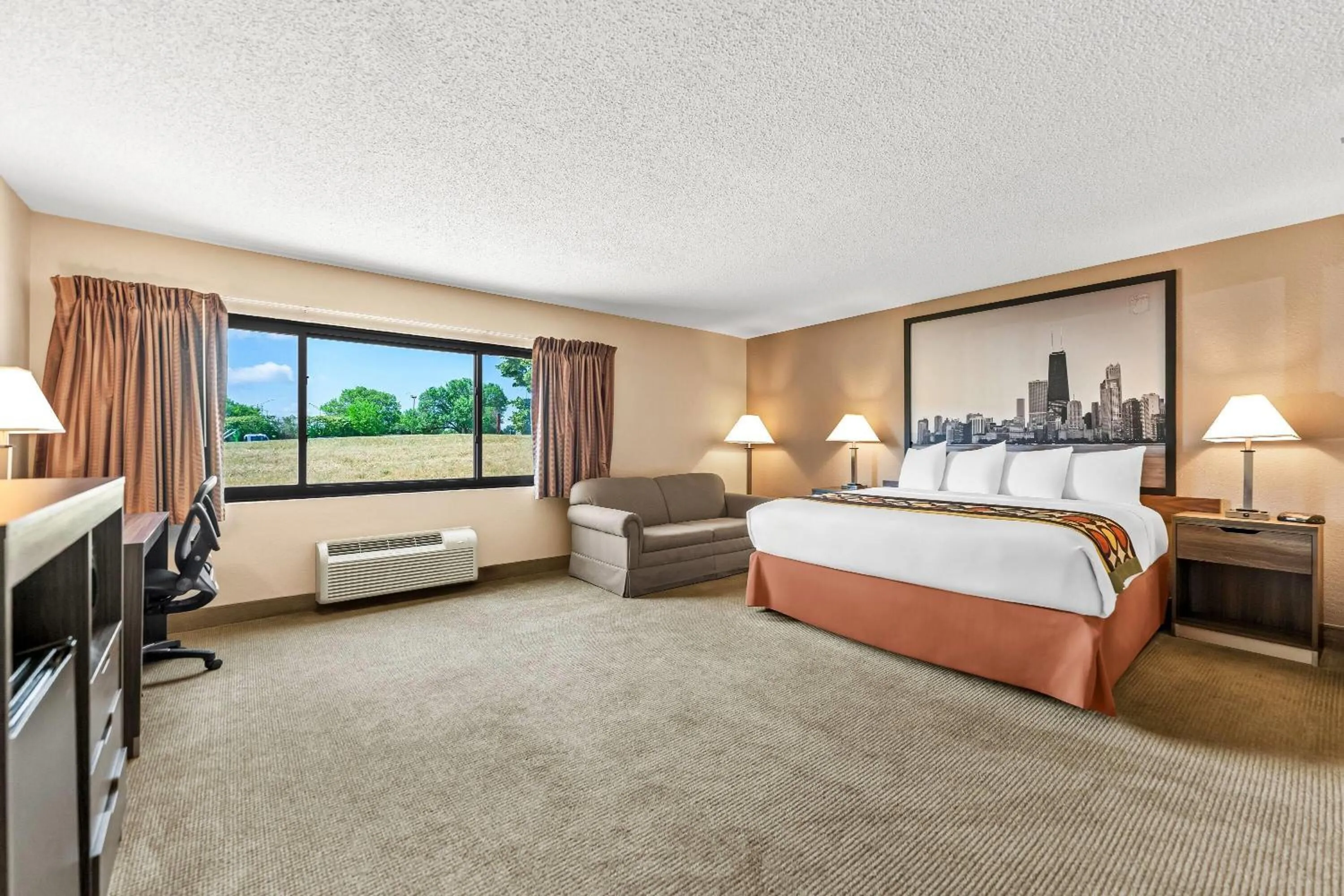 Photo of the whole room, Bed in Super 8 by Wyndham Elgin