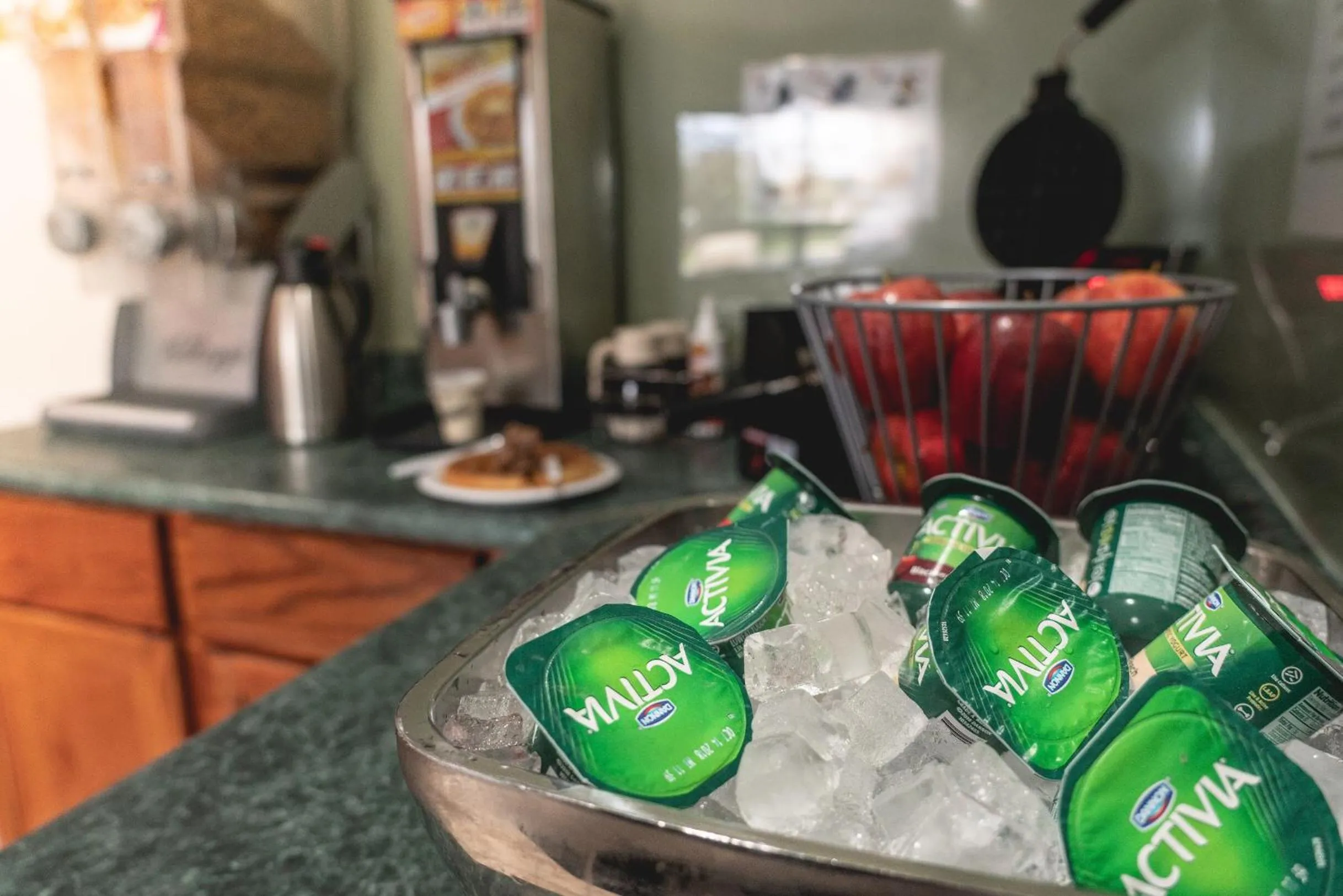 Coffee/tea facilities in Super 8 by Wyndham Elgin