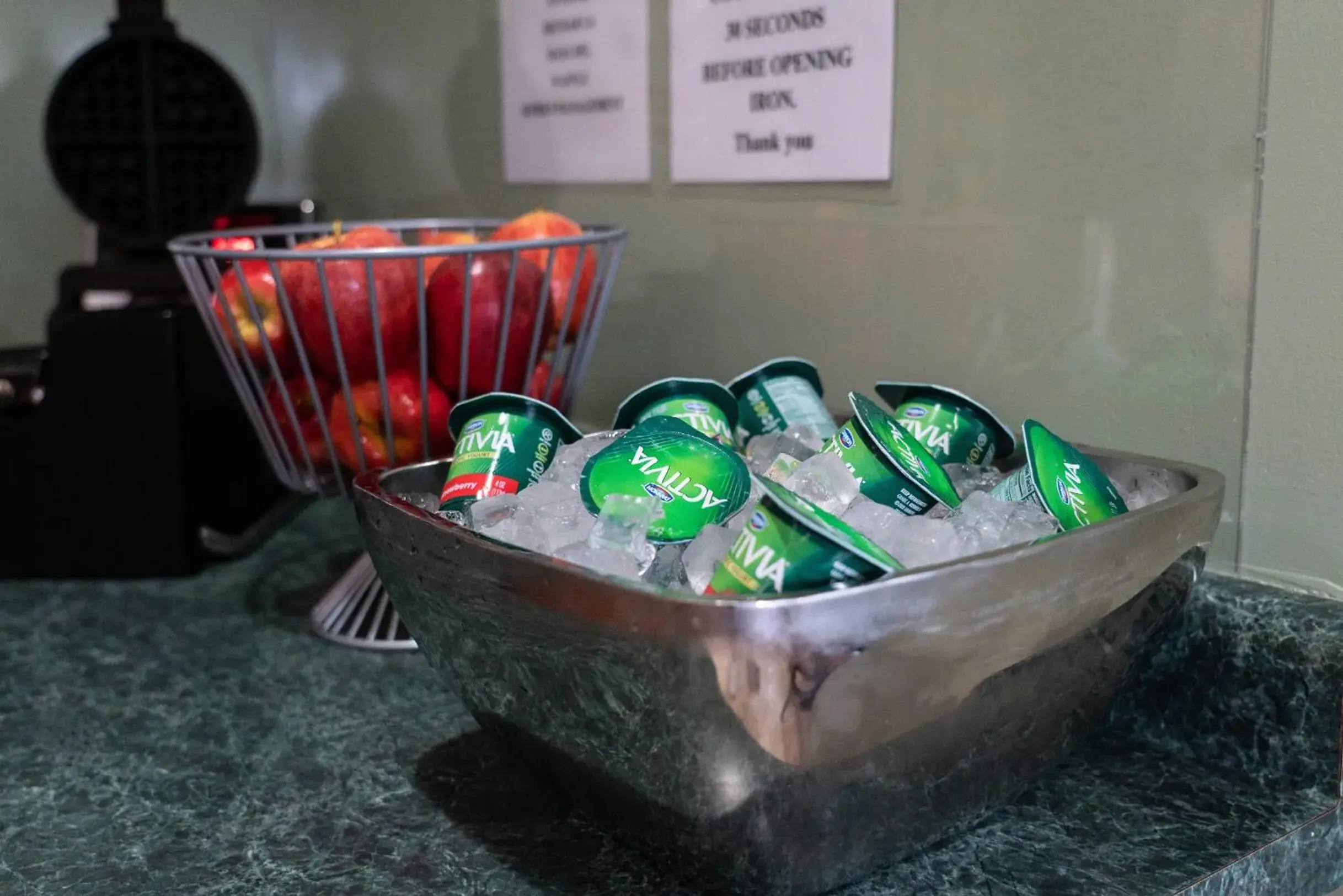 Lounge or bar in Super 8 by Wyndham Elgin Lounge or bar in Super 8 by Wyndham Elgin