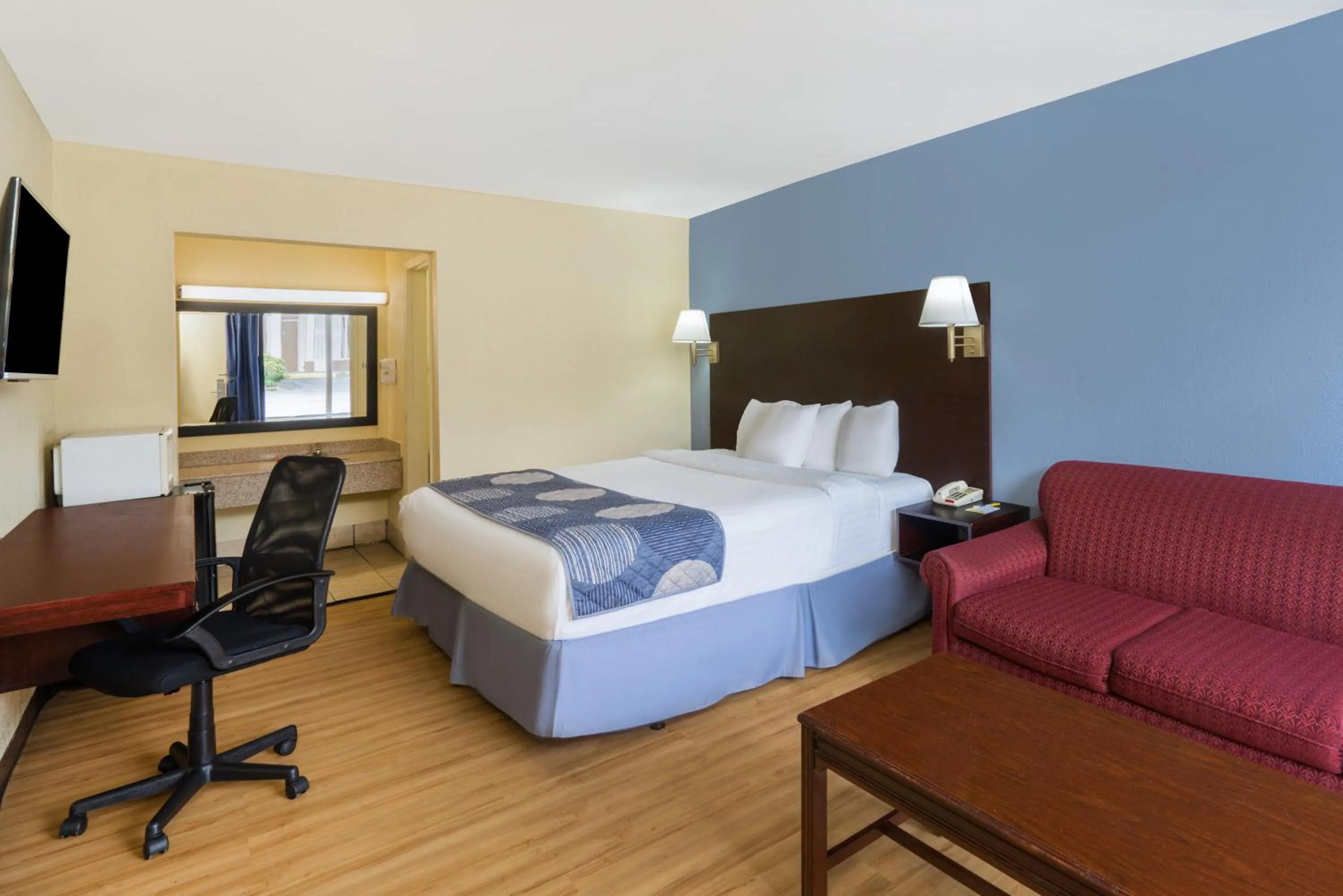 Bedroom, Bed in Days Inn by Wyndham Statesville
