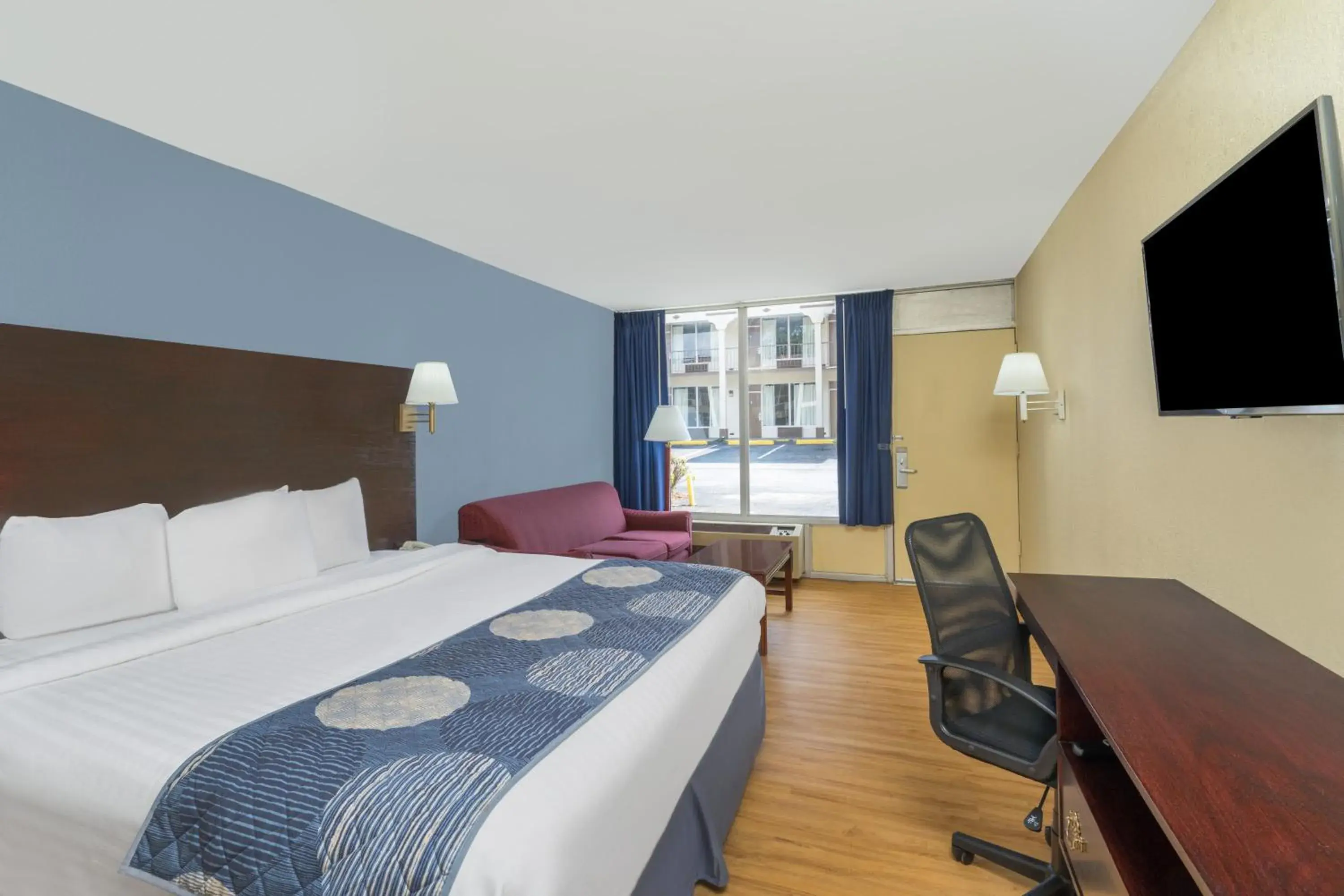 1 King Bed, Accessible Room, Non-Smoking in Days Inn by Wyndham Statesville 1 King Bed, Accessible Room, Non-Smoking in Days Inn by Wyndham Statesville