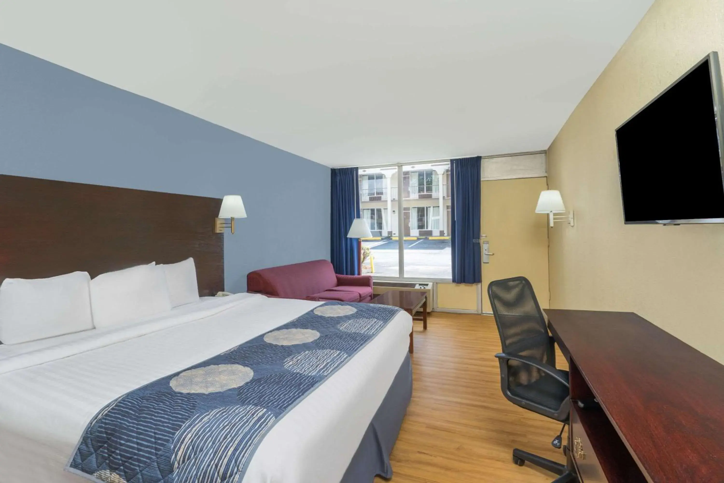 Photo of the whole room, Bed in Days Inn by Wyndham Statesville Photo of the whole room, Bed in Days Inn by Wyndham Statesville