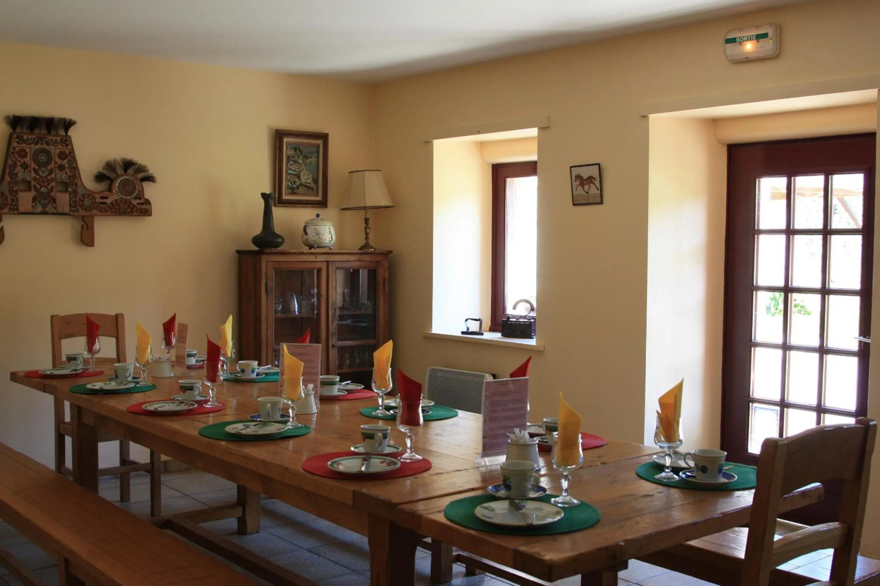 Dining area in Domaine de Lesvaniel