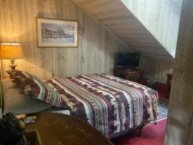 Bed in Wildcat Inn and Tavern